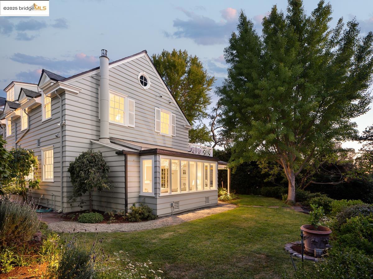 Detail Gallery Image 53 of 60 For 120 Hazel Ln, Piedmont,  CA 94611 - 7 Beds | 5/1 Baths