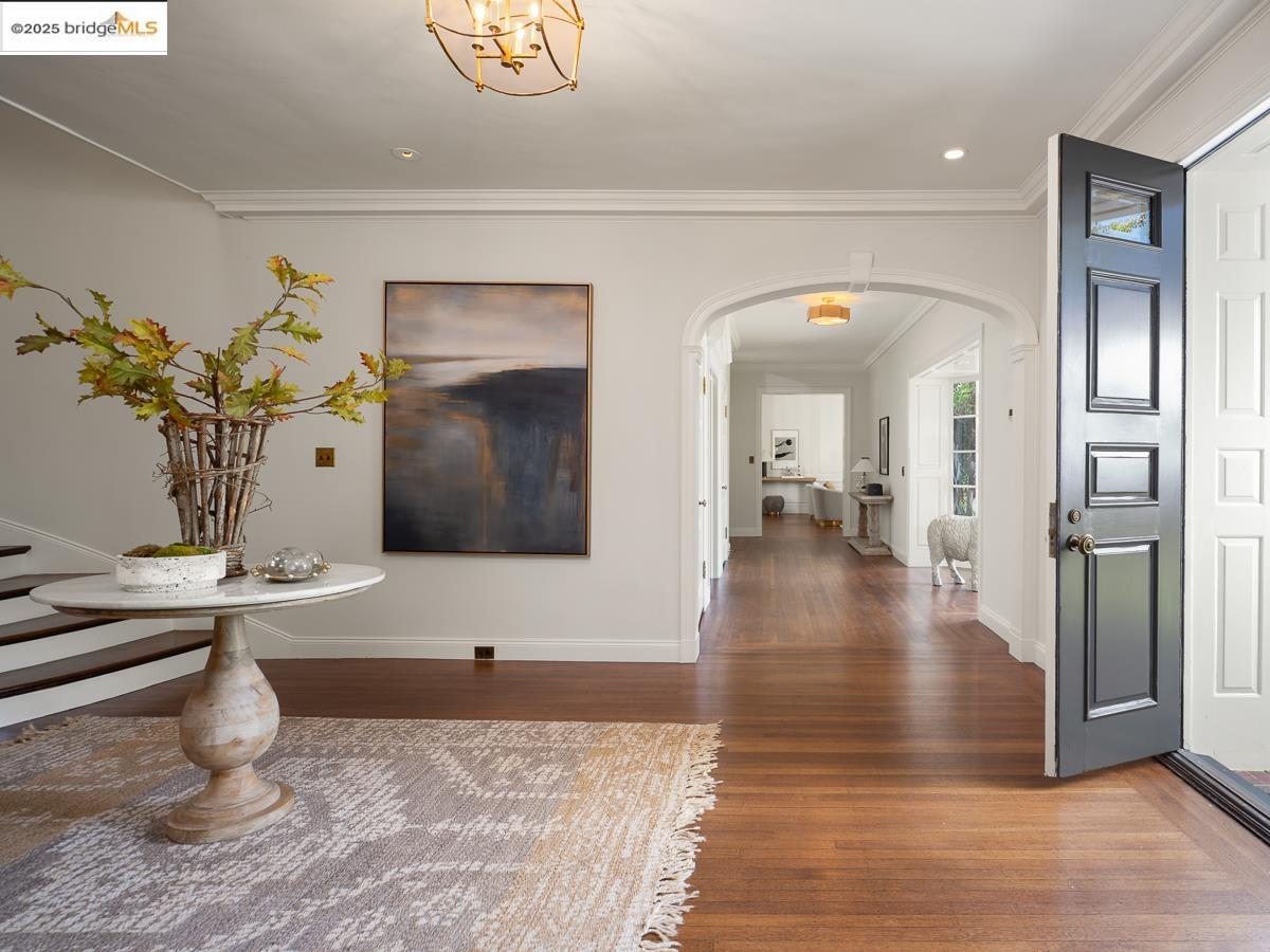 Detail Gallery Image 7 of 60 For 120 Hazel Ln, Piedmont,  CA 94611 - 7 Beds | 5/1 Baths