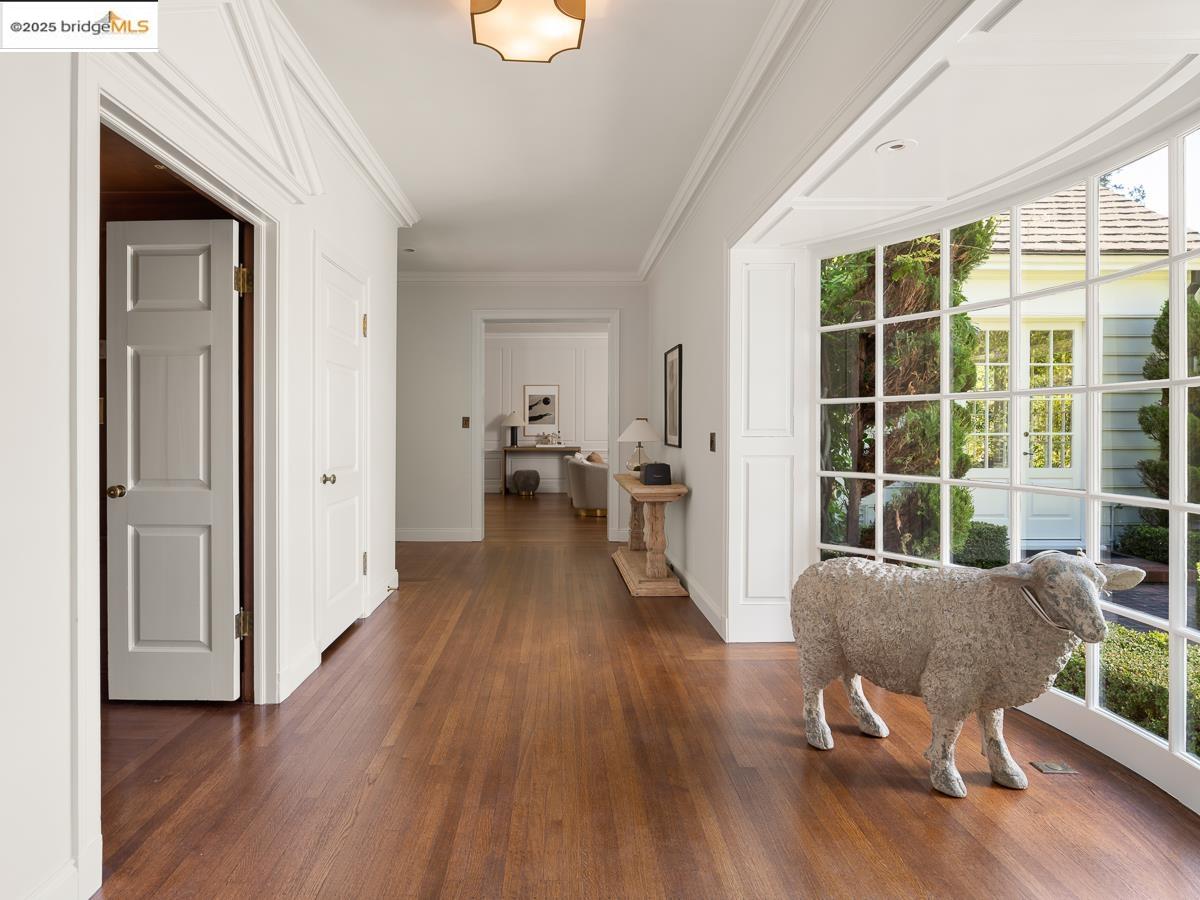 Detail Gallery Image 8 of 60 For 120 Hazel Ln, Piedmont,  CA 94611 - 7 Beds | 5/1 Baths