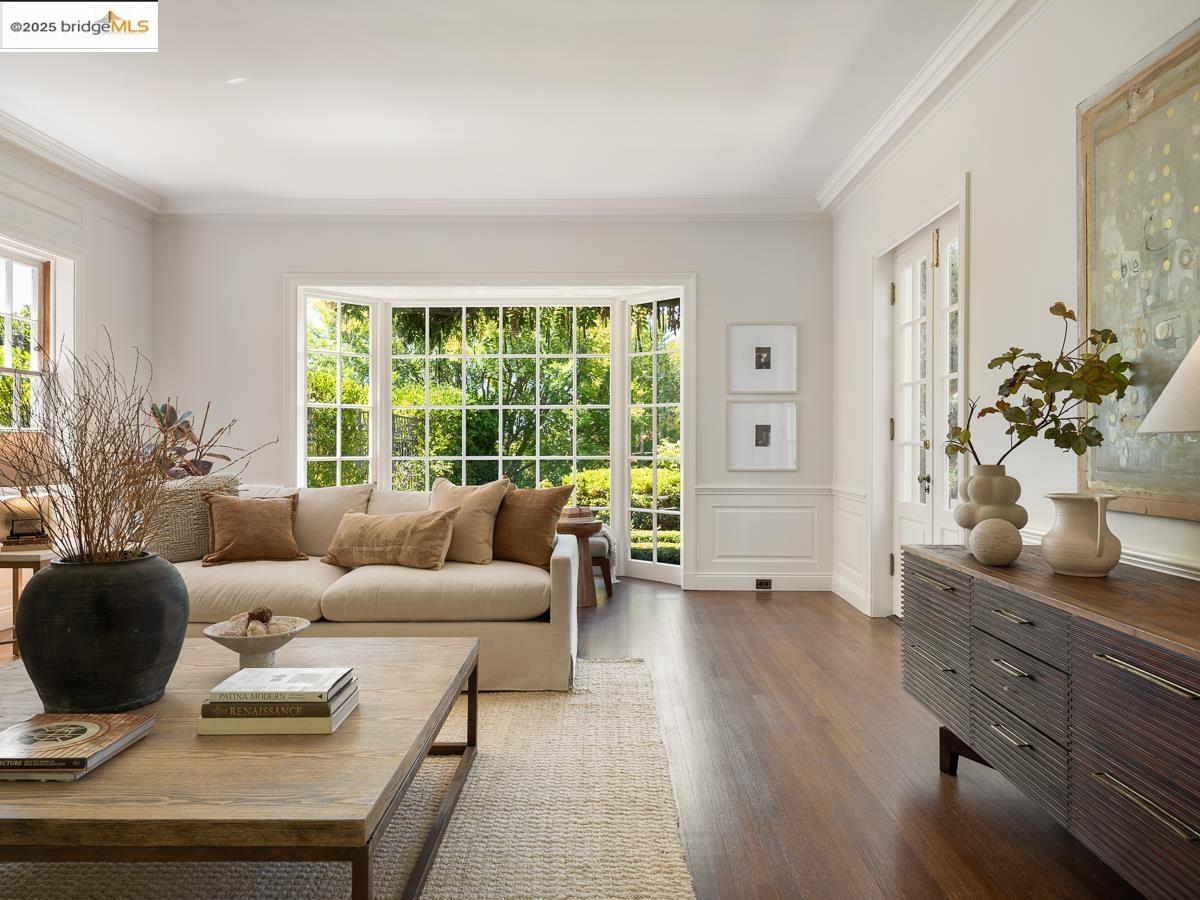 Detail Gallery Image 9 of 60 For 120 Hazel Ln, Piedmont,  CA 94611 - 7 Beds | 5/1 Baths