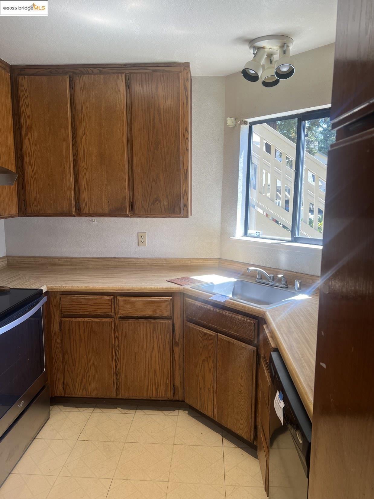 Detail Gallery Image 4 of 15 For 1411 Chelsea, Hercules,  CA 94547 - 2 Beds | 1 Baths
