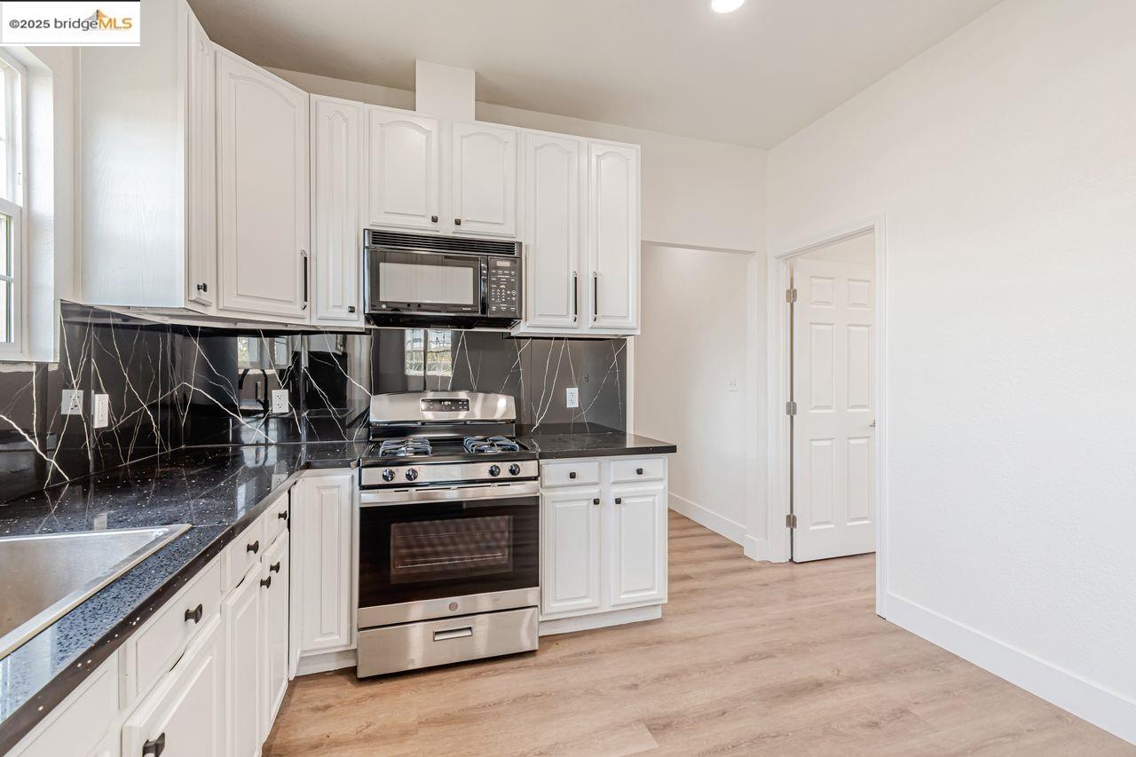 Detail Gallery Image 11 of 41 For 1086 61st, Oakland,  CA 94608 - – Beds | – Baths