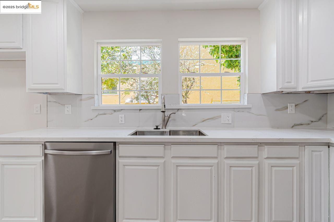 Detail Gallery Image 14 of 41 For 1086 61st, Oakland,  CA 94608 - – Beds | – Baths