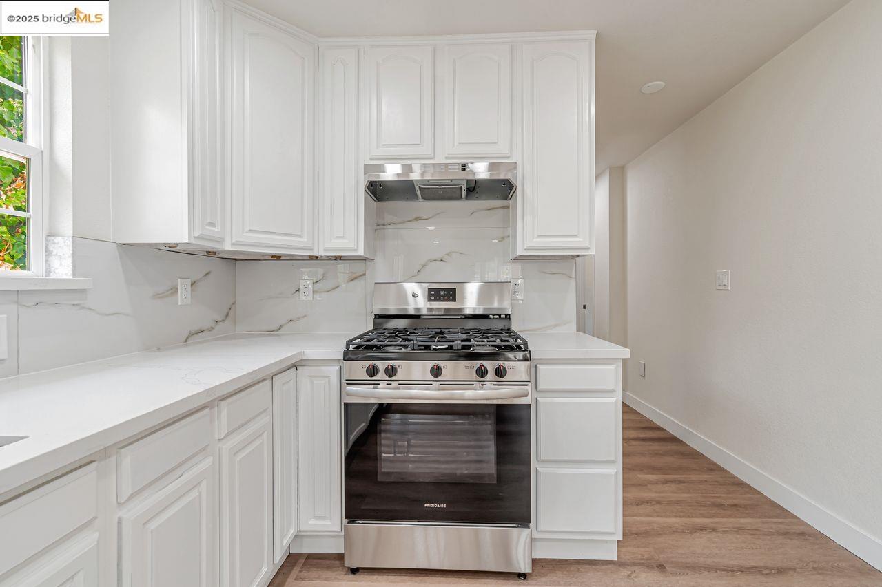 Detail Gallery Image 15 of 41 For 1086 61st, Oakland,  CA 94608 - – Beds | – Baths