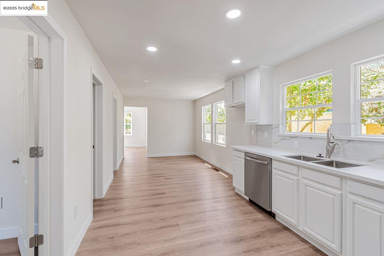 Detail Gallery Image 17 of 41 For 1086 61st, Oakland,  CA 94608 - – Beds | – Baths