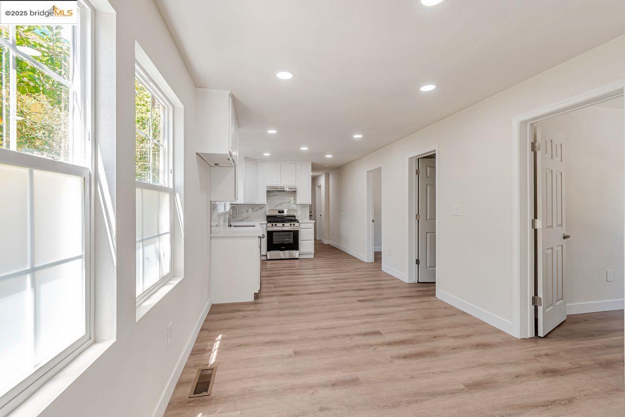 Detail Gallery Image 18 of 41 For 1086 61st, Oakland,  CA 94608 - – Beds | – Baths