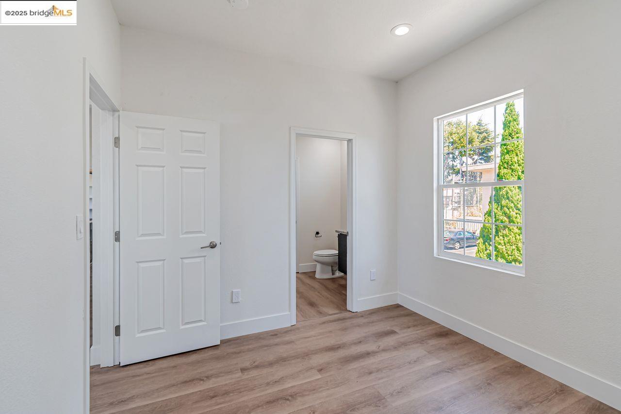 Detail Gallery Image 19 of 41 For 1086 61st, Oakland,  CA 94608 - – Beds | – Baths
