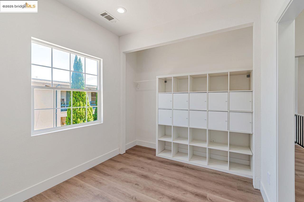 Detail Gallery Image 22 of 41 For 1086 61st, Oakland,  CA 94608 - – Beds | – Baths