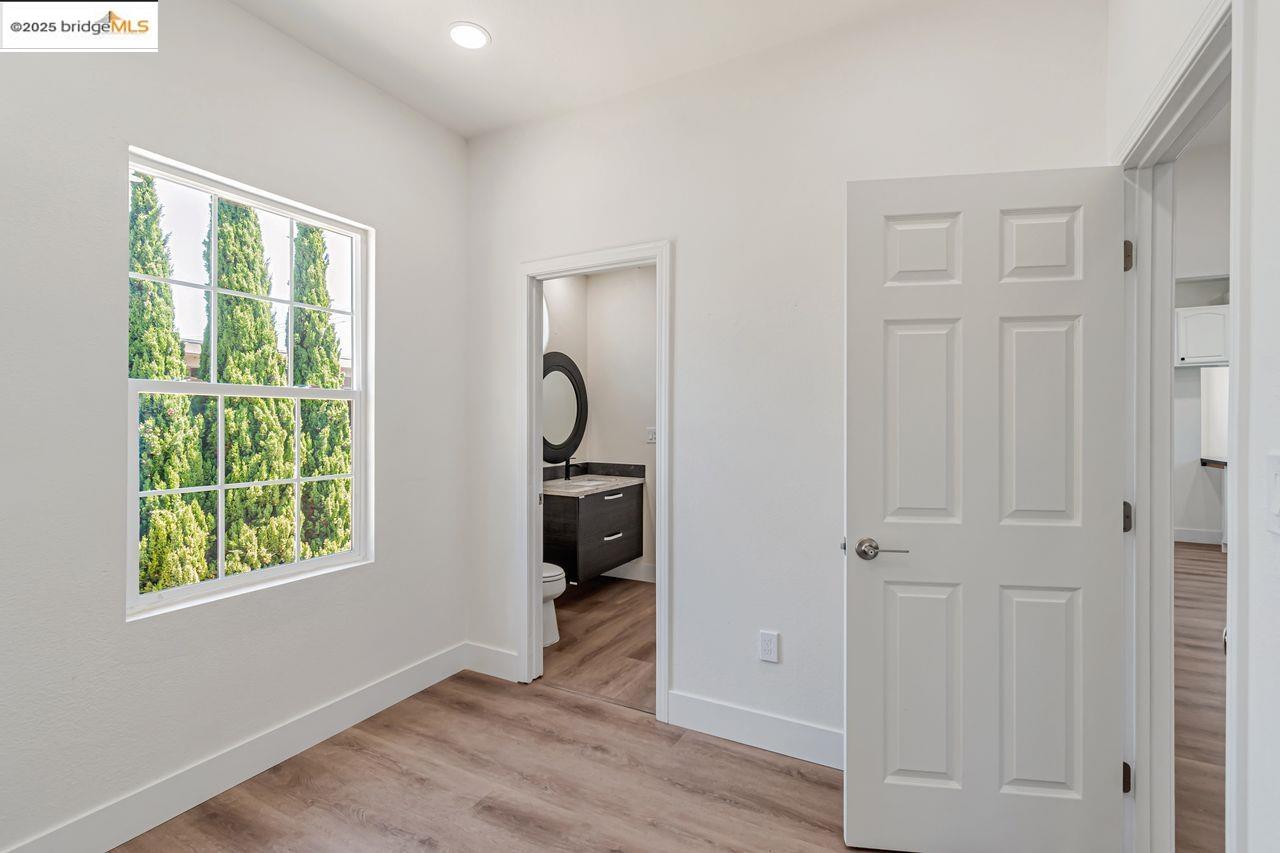 Detail Gallery Image 23 of 41 For 1086 61st, Oakland,  CA 94608 - – Beds | – Baths