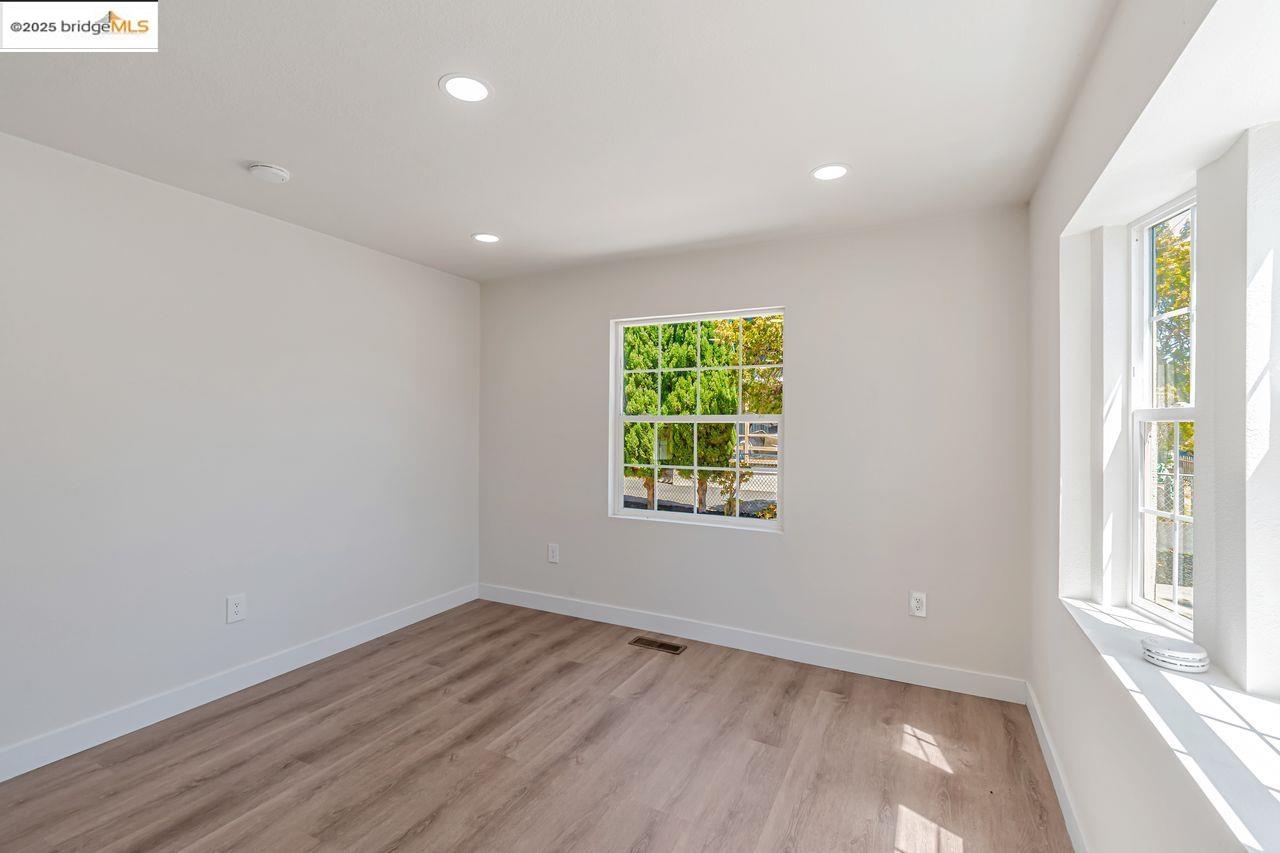 Detail Gallery Image 26 of 41 For 1086 61st, Oakland,  CA 94608 - – Beds | – Baths