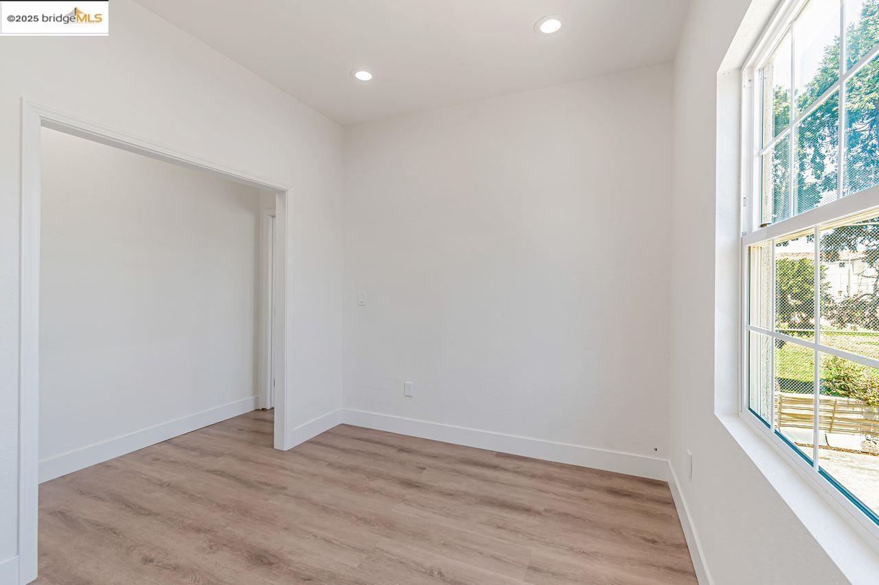 Detail Gallery Image 27 of 41 For 1086 61st, Oakland,  CA 94608 - – Beds | – Baths