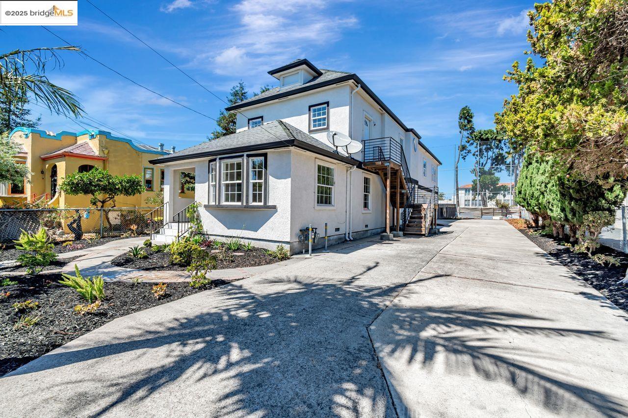 Detail Gallery Image 4 of 41 For 1086 61st, Oakland,  CA 94608 - – Beds | – Baths