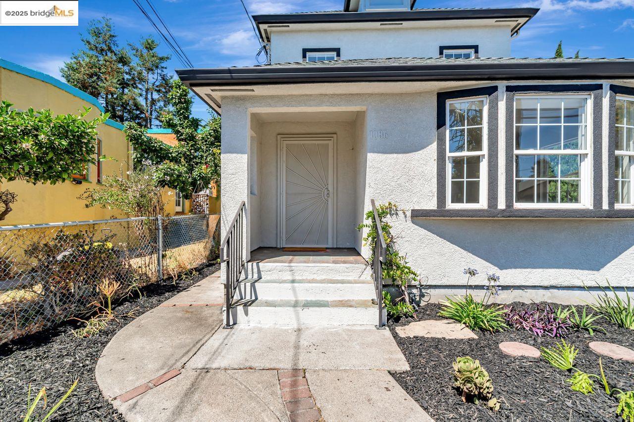 Detail Gallery Image 6 of 41 For 1086 61st, Oakland,  CA 94608 - – Beds | – Baths