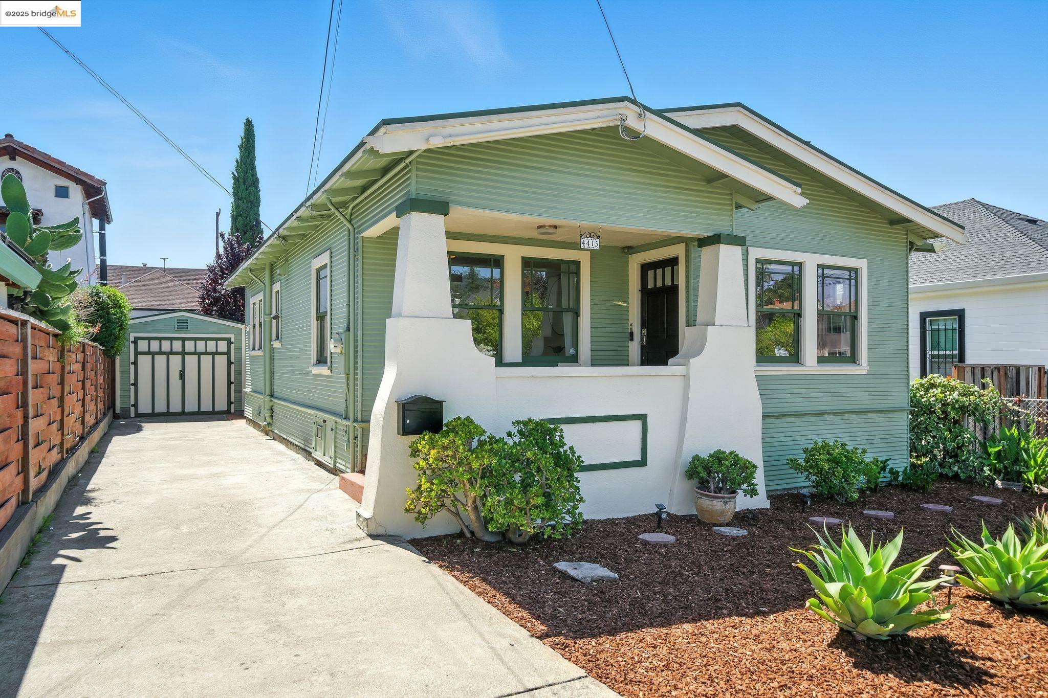 Detail Gallery Image 2 of 47 For 4415 Fleming Ave, Oakland,  CA 94619 - 3 Beds | 1 Baths