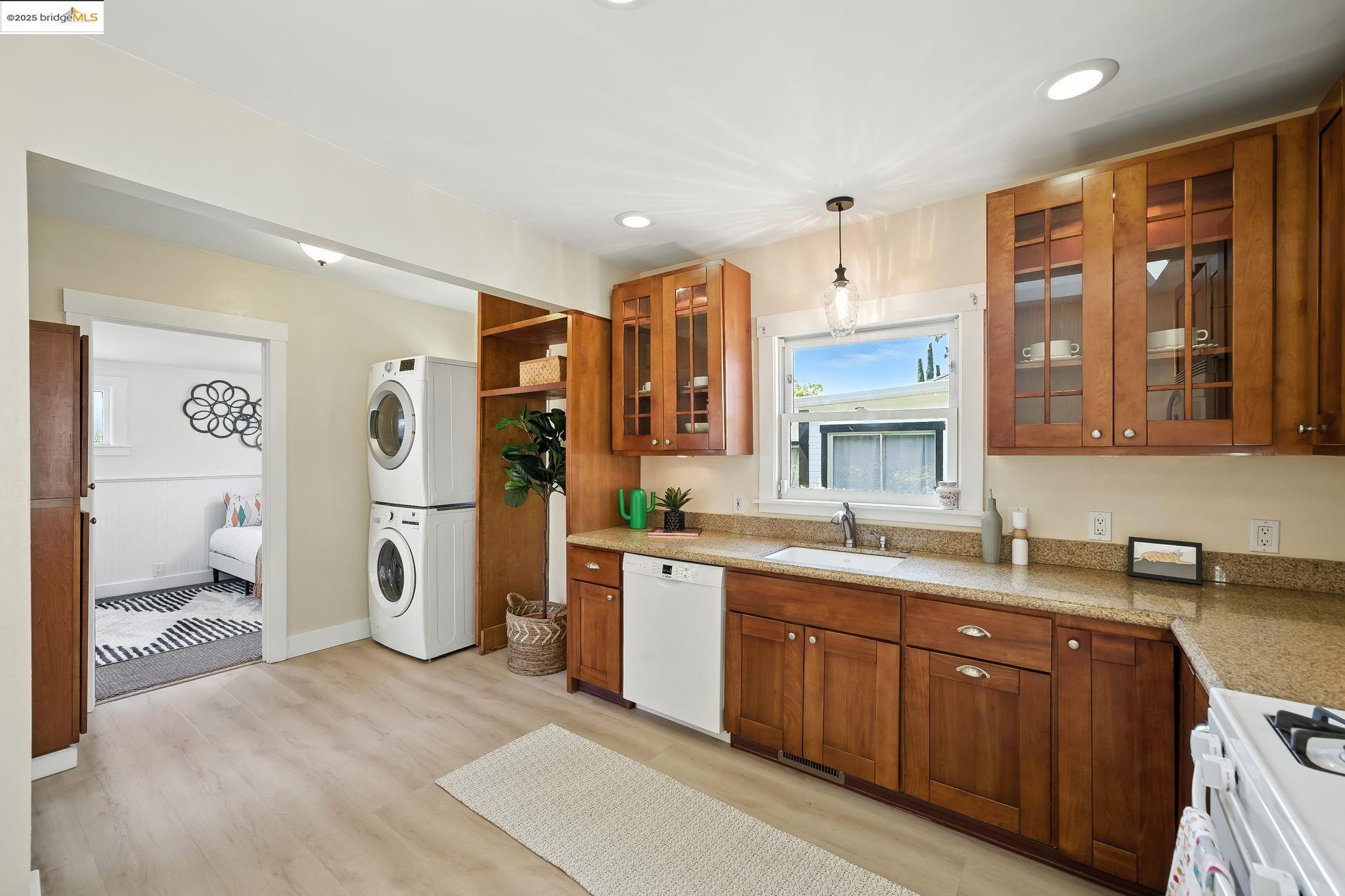 Detail Gallery Image 11 of 47 For 4415 Fleming Ave, Oakland,  CA 94619 - 3 Beds | 1 Baths