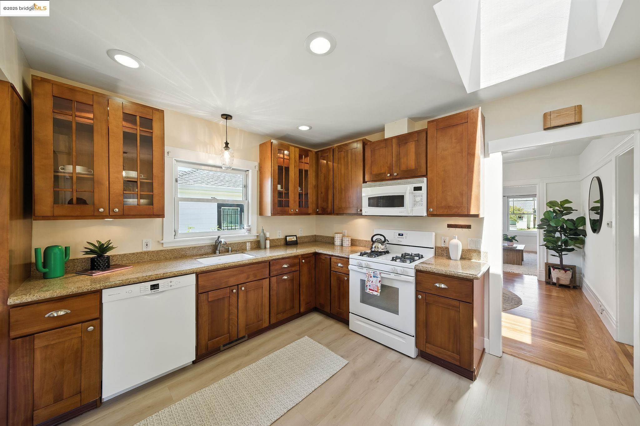 Detail Gallery Image 14 of 47 For 4415 Fleming Ave, Oakland,  CA 94619 - 3 Beds | 1 Baths