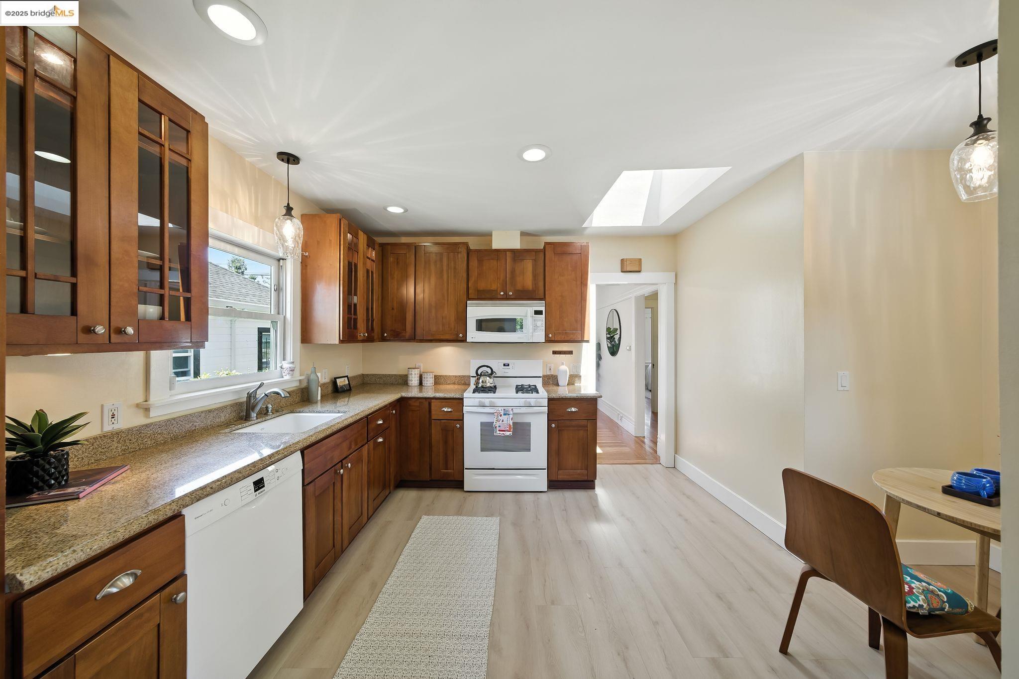 Detail Gallery Image 15 of 47 For 4415 Fleming Ave, Oakland,  CA 94619 - 3 Beds | 1 Baths