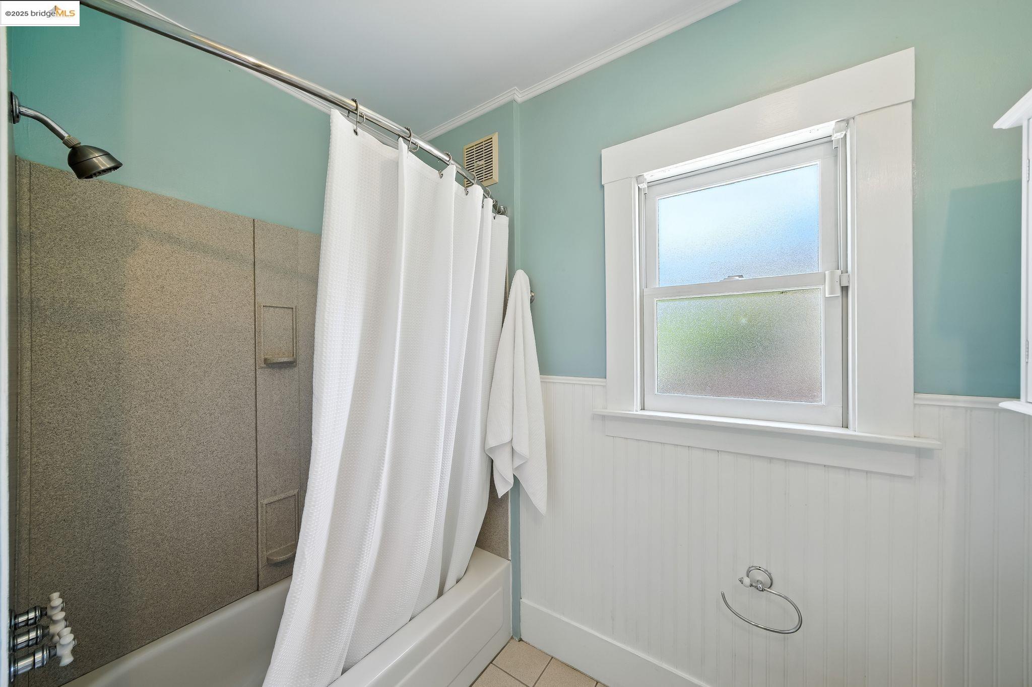 Detail Gallery Image 19 of 47 For 4415 Fleming Ave, Oakland,  CA 94619 - 3 Beds | 1 Baths