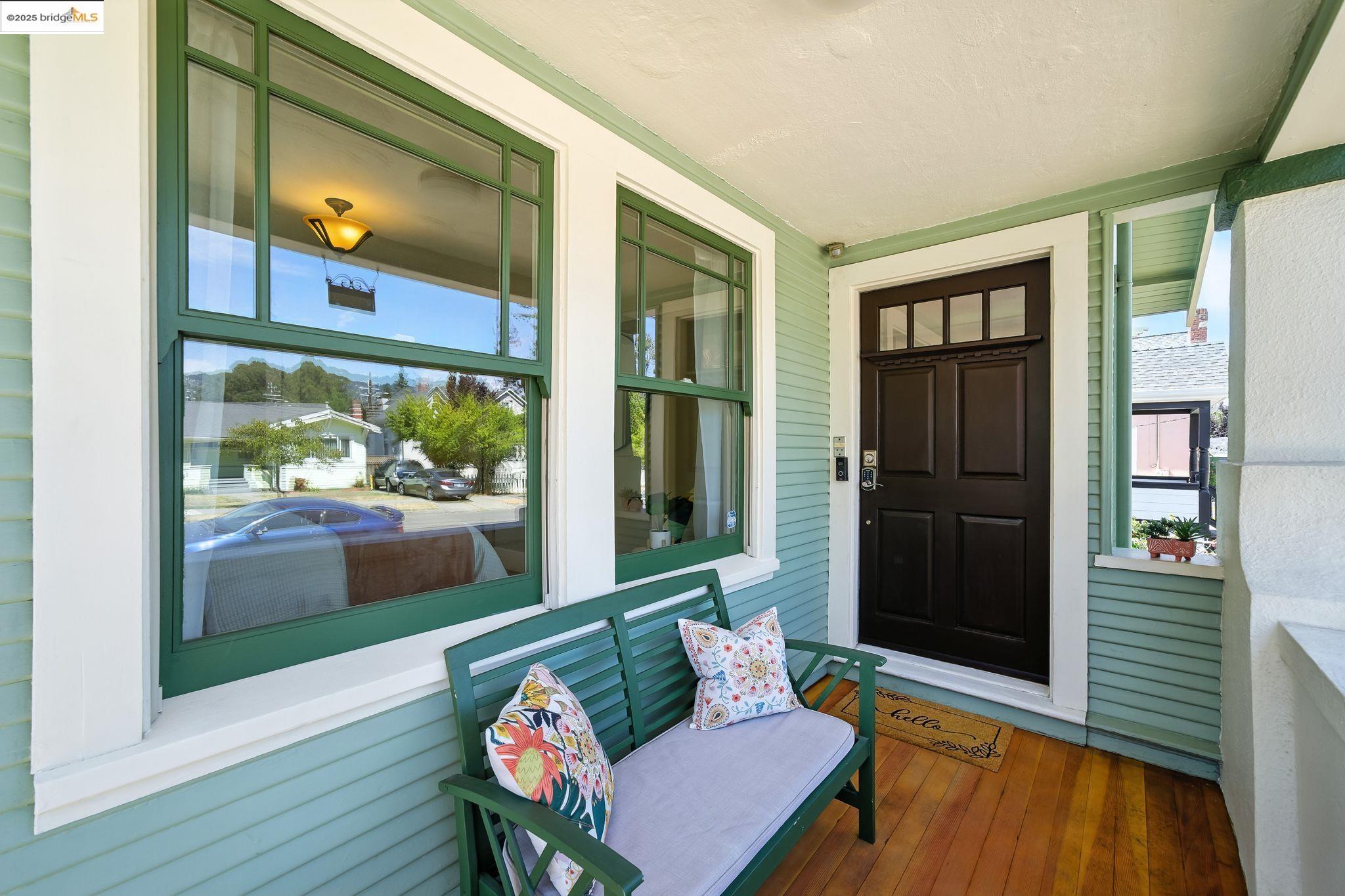 Detail Gallery Image 3 of 47 For 4415 Fleming Ave, Oakland,  CA 94619 - 3 Beds | 1 Baths