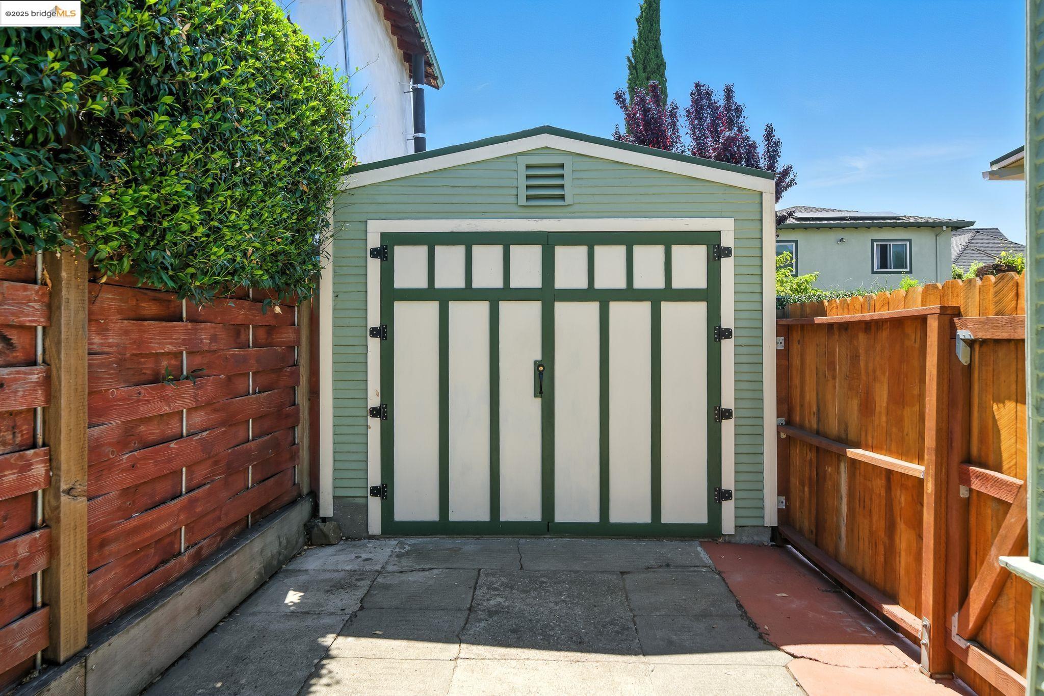 Detail Gallery Image 34 of 47 For 4415 Fleming Ave, Oakland,  CA 94619 - 3 Beds | 1 Baths