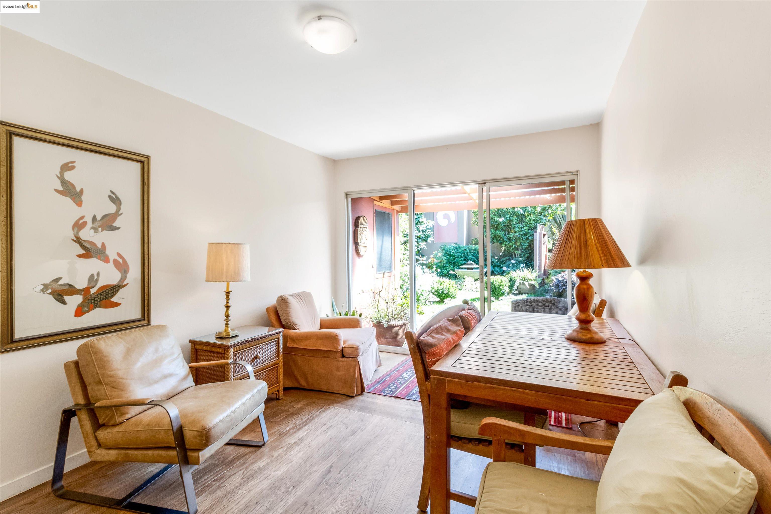 Detail Gallery Image 14 of 42 For 7415 Circle Hill Dr, Oakland,  CA 94605 - 2 Beds | 1 Baths