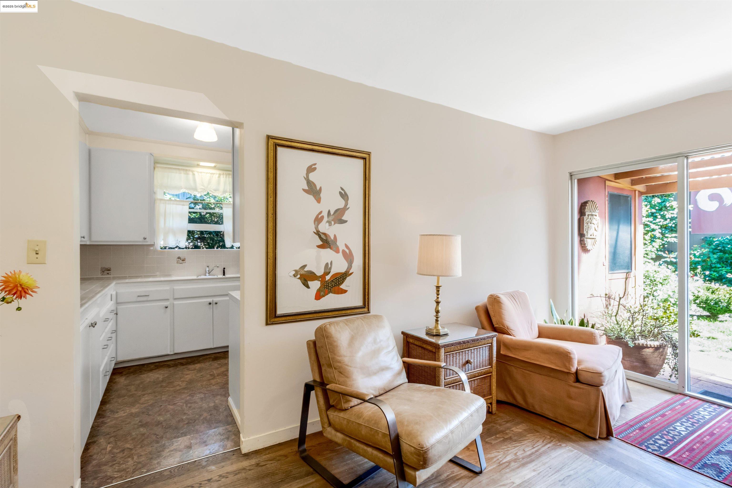 Detail Gallery Image 17 of 41 For 7415 Circle Hill Dr, Oakland,  CA 94605 - 2 Beds | 1/1 Baths