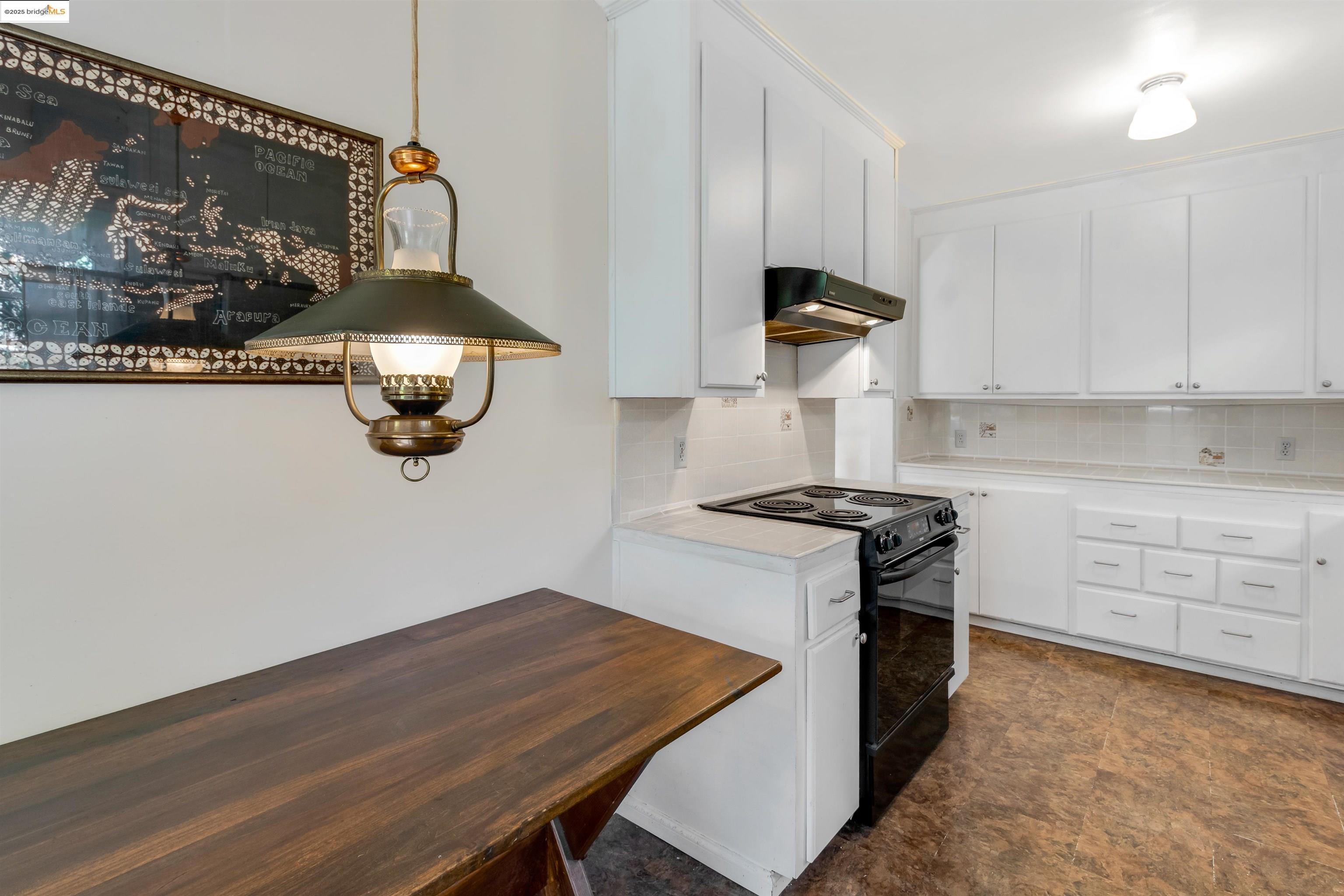 Detail Gallery Image 22 of 42 For 7415 Circle Hill Dr, Oakland,  CA 94605 - 2 Beds | 1 Baths