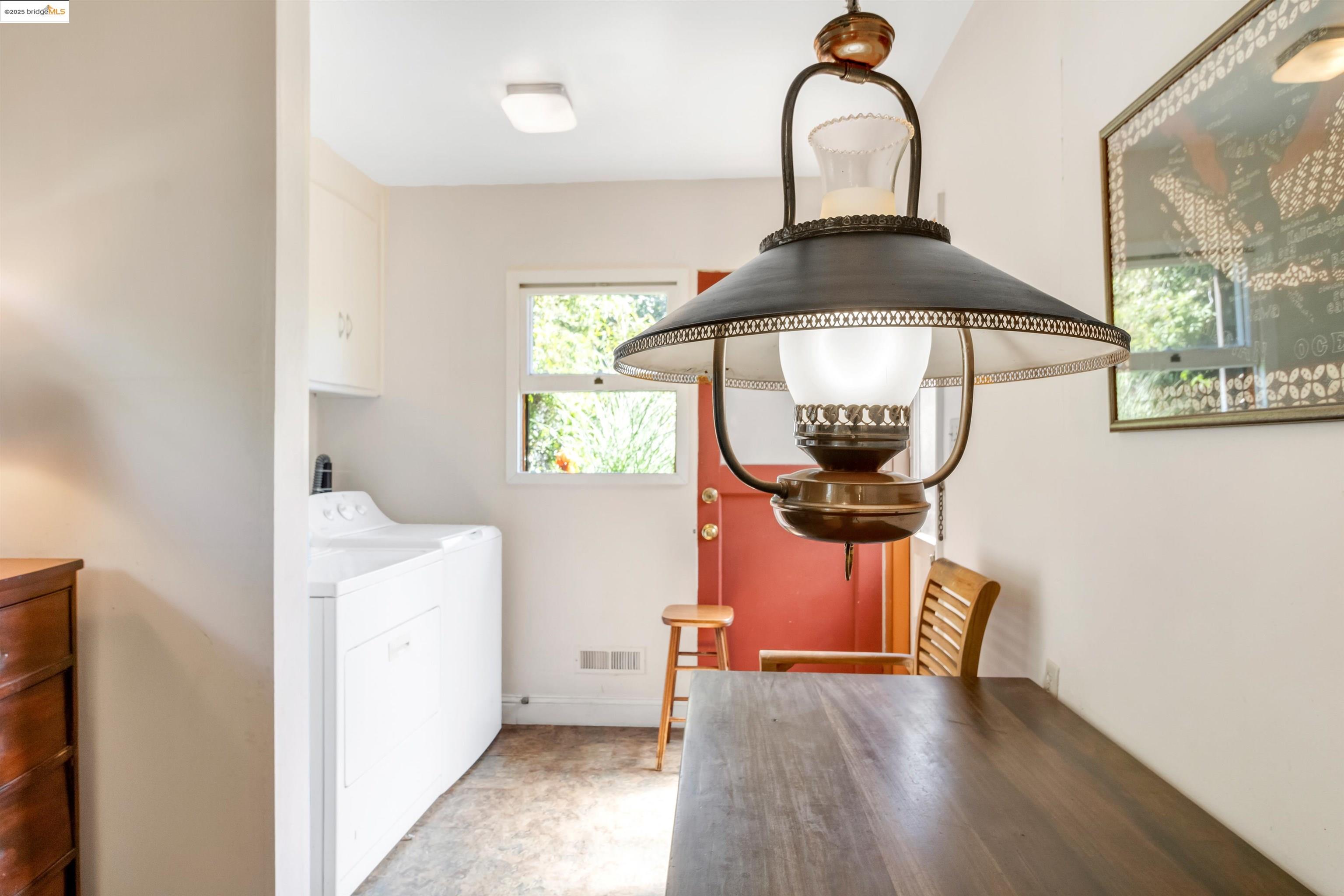 Detail Gallery Image 23 of 42 For 7415 Circle Hill Dr, Oakland,  CA 94605 - 2 Beds | 1 Baths