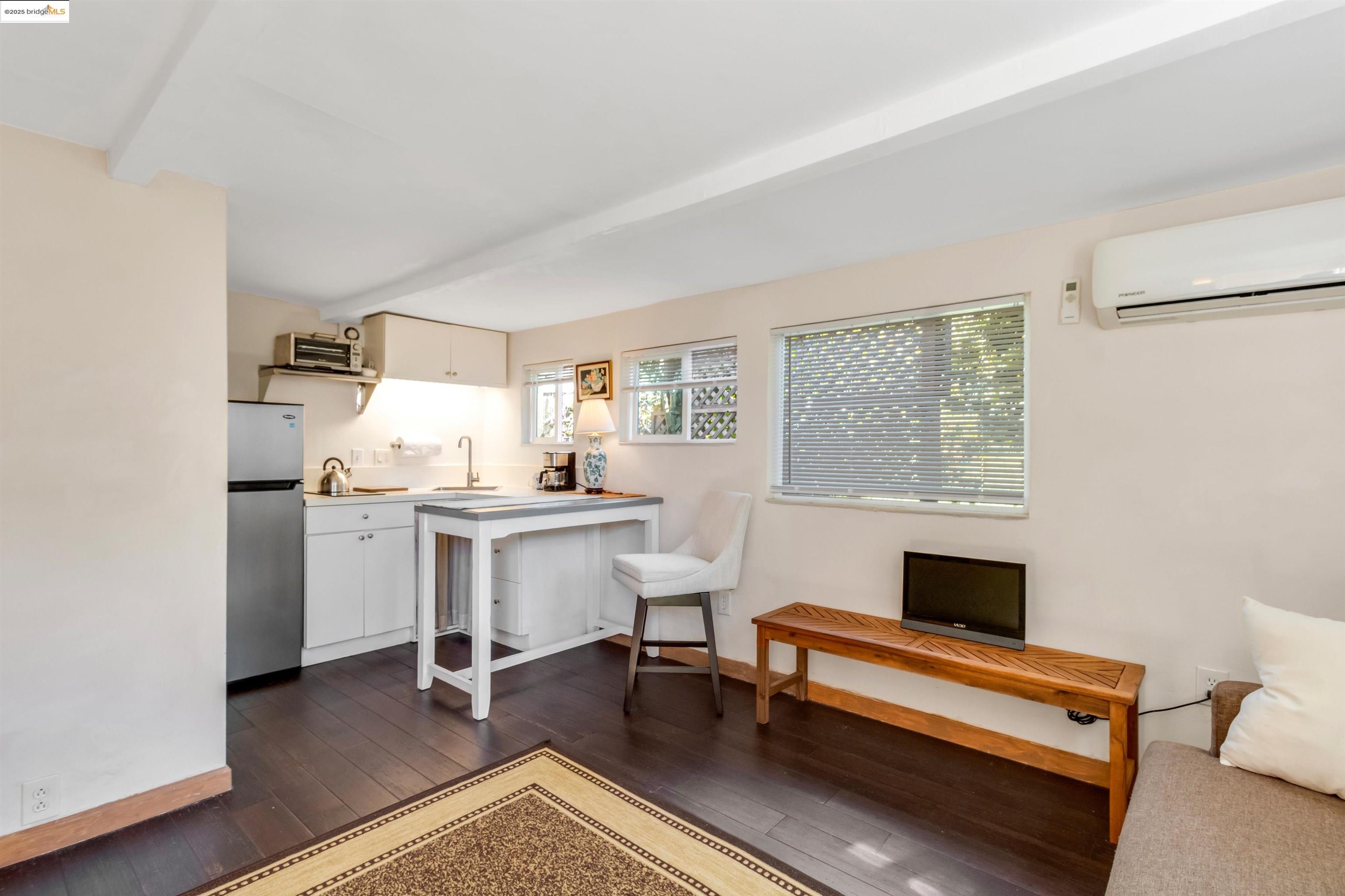 Detail Gallery Image 23 of 41 For 7415 Circle Hill Dr, Oakland,  CA 94605 - 2 Beds | 1/1 Baths