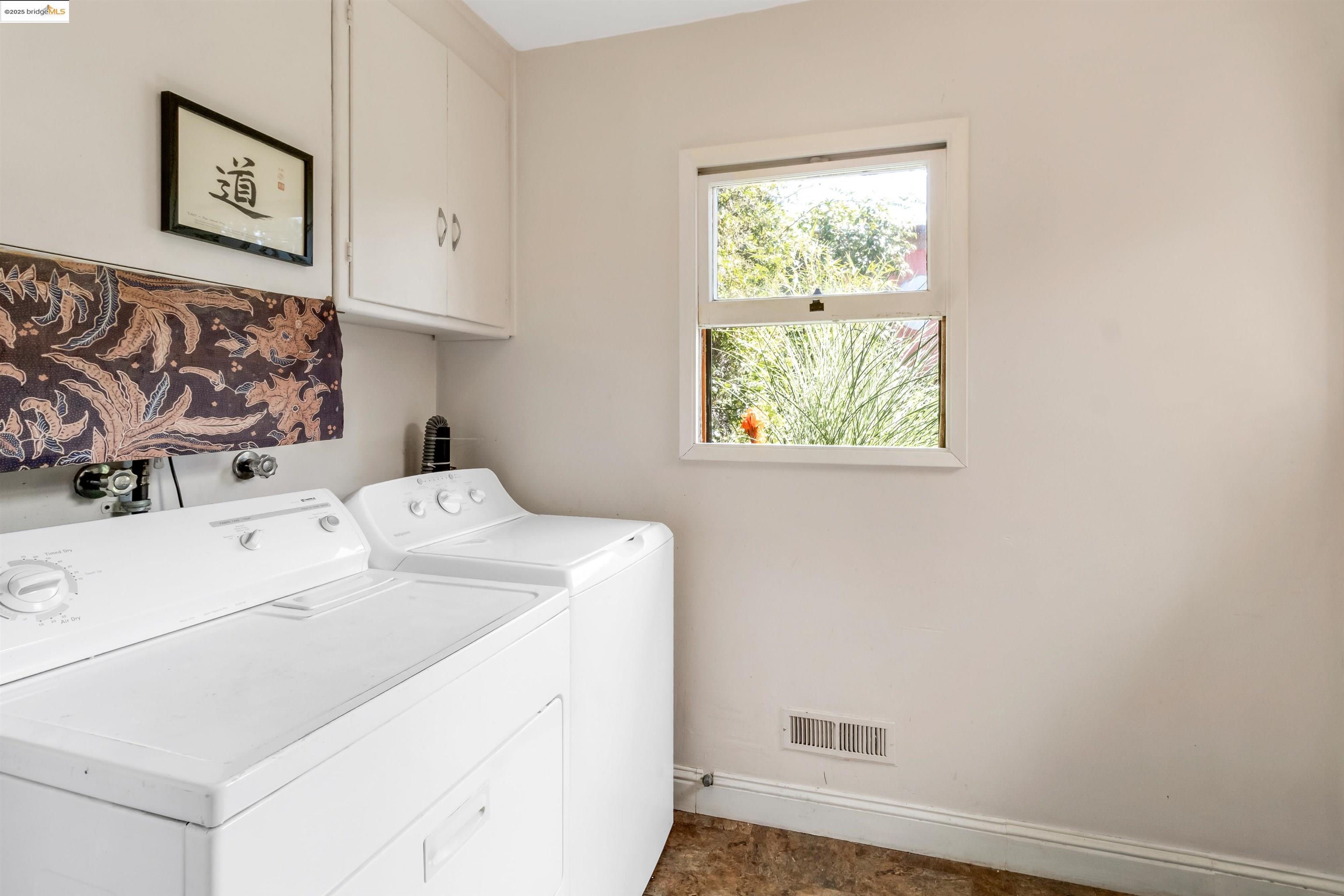 Detail Gallery Image 28 of 42 For 7415 Circle Hill Dr, Oakland,  CA 94605 - 2 Beds | 1 Baths