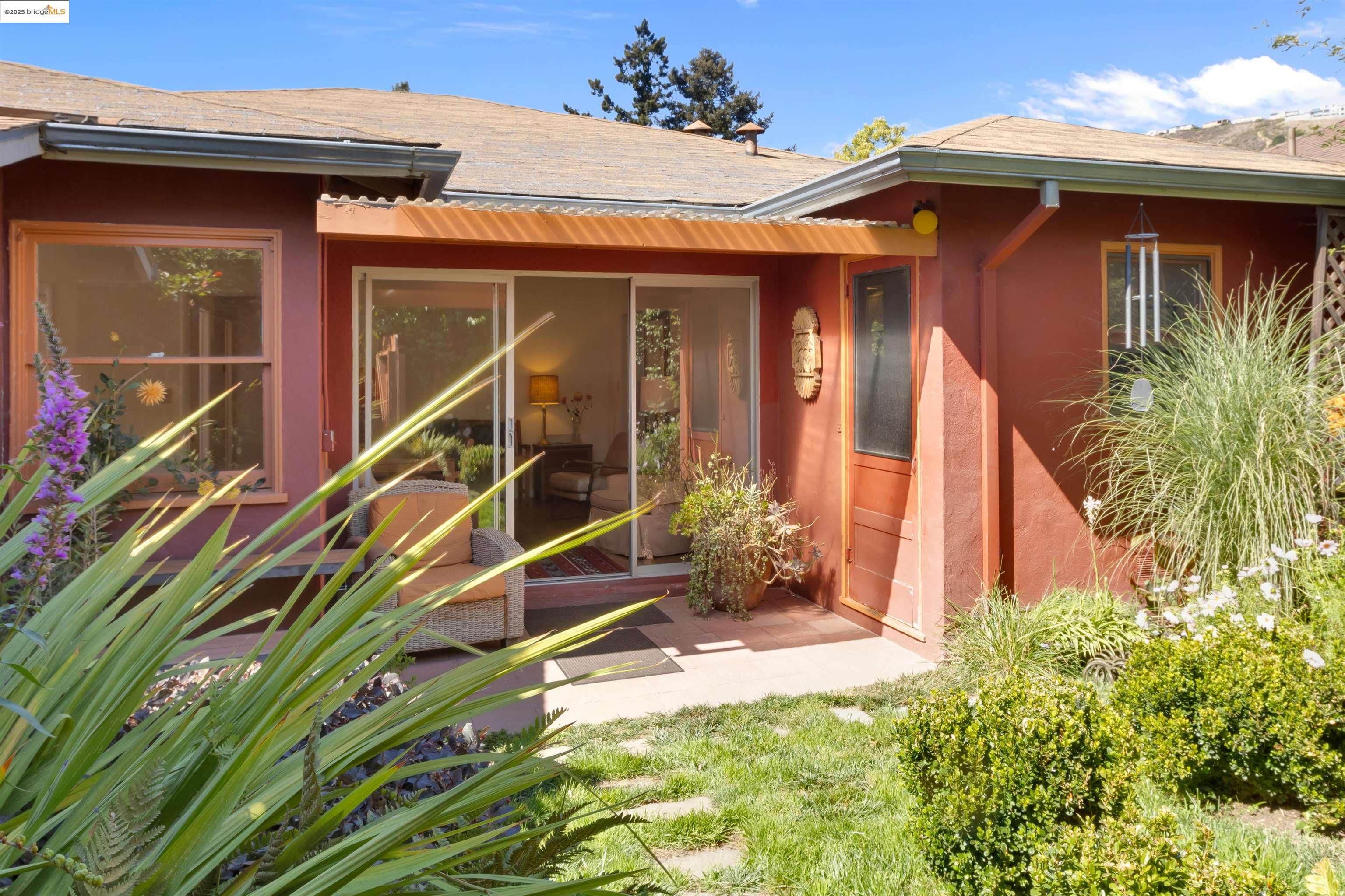Detail Gallery Image 31 of 42 For 7415 Circle Hill Dr, Oakland,  CA 94605 - 2 Beds | 1 Baths