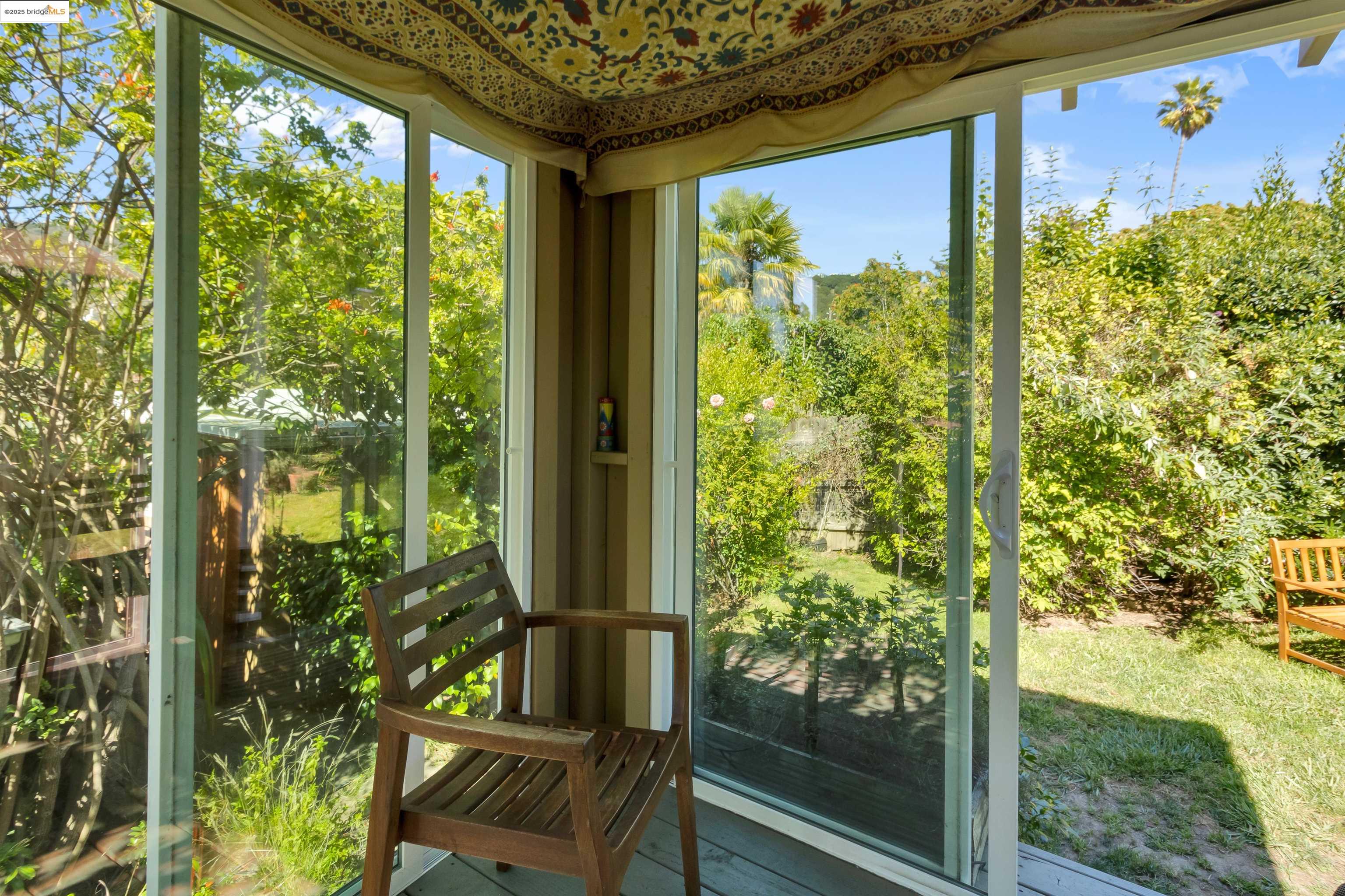 Detail Gallery Image 34 of 42 For 7415 Circle Hill Dr, Oakland,  CA 94605 - 2 Beds | 1 Baths