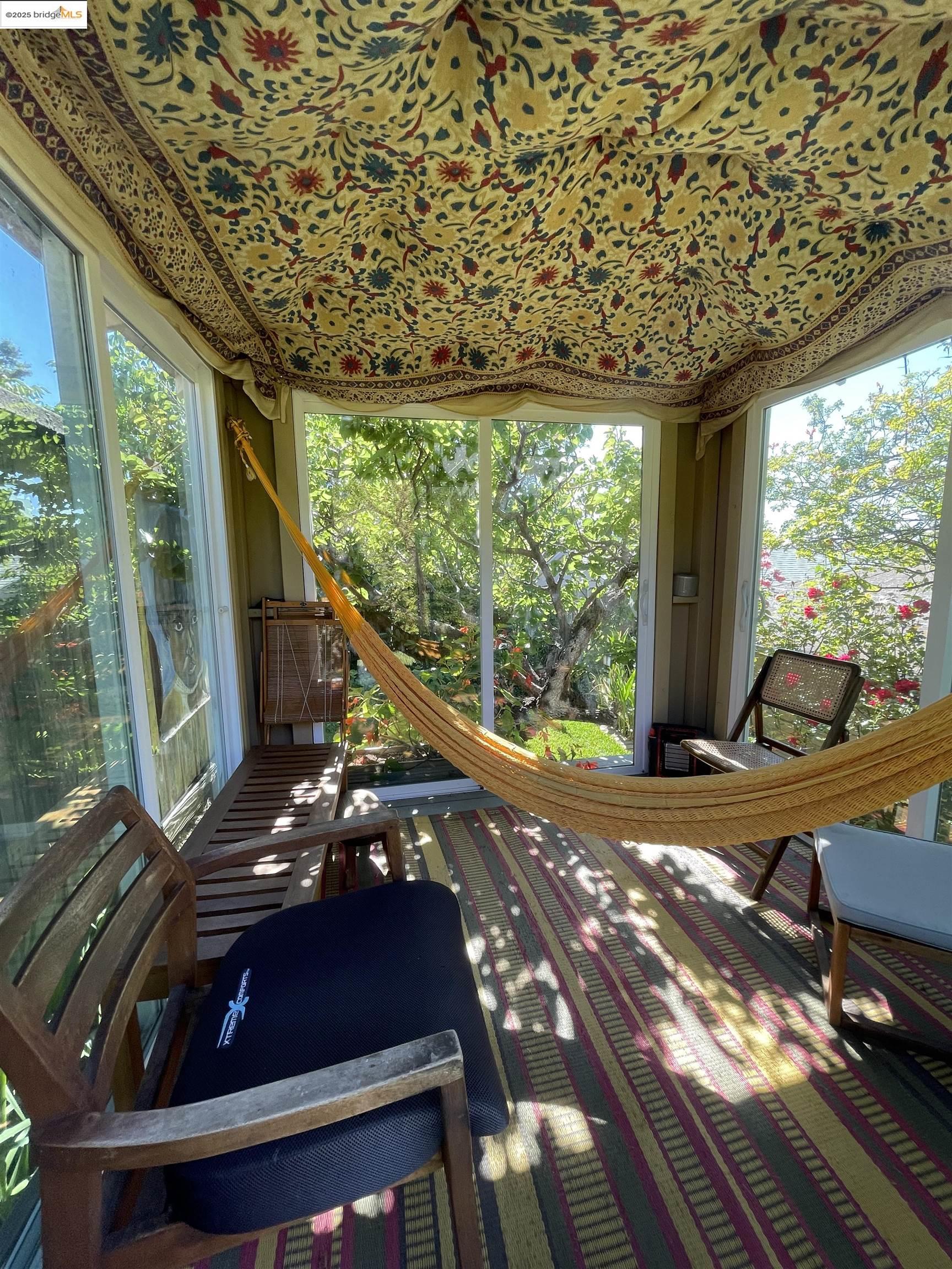 Detail Gallery Image 36 of 41 For 7415 Circle Hill Dr, Oakland,  CA 94605 - 2 Beds | 1/1 Baths