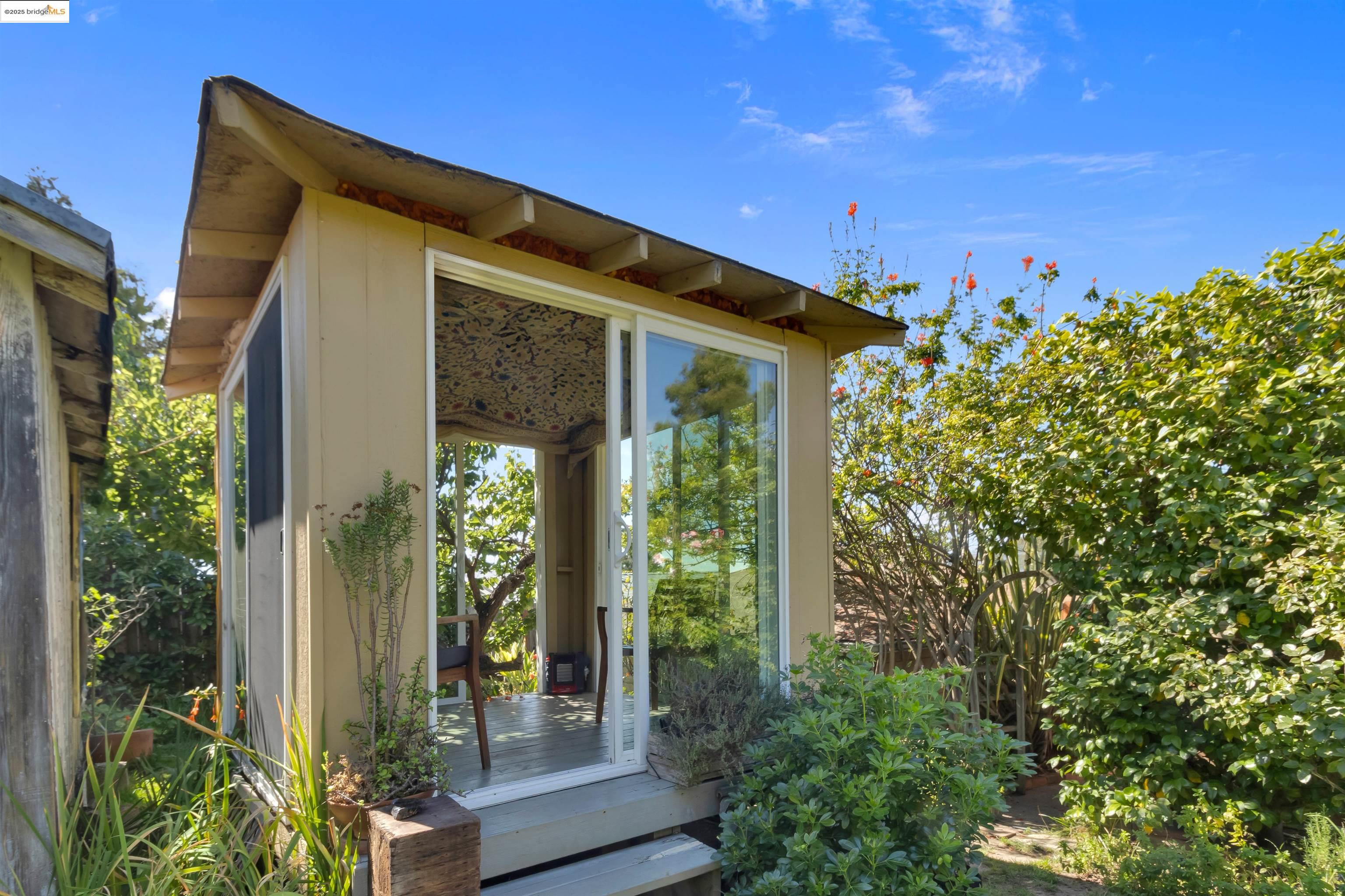 Detail Gallery Image 37 of 42 For 7415 Circle Hill Dr, Oakland,  CA 94605 - 2 Beds | 1 Baths