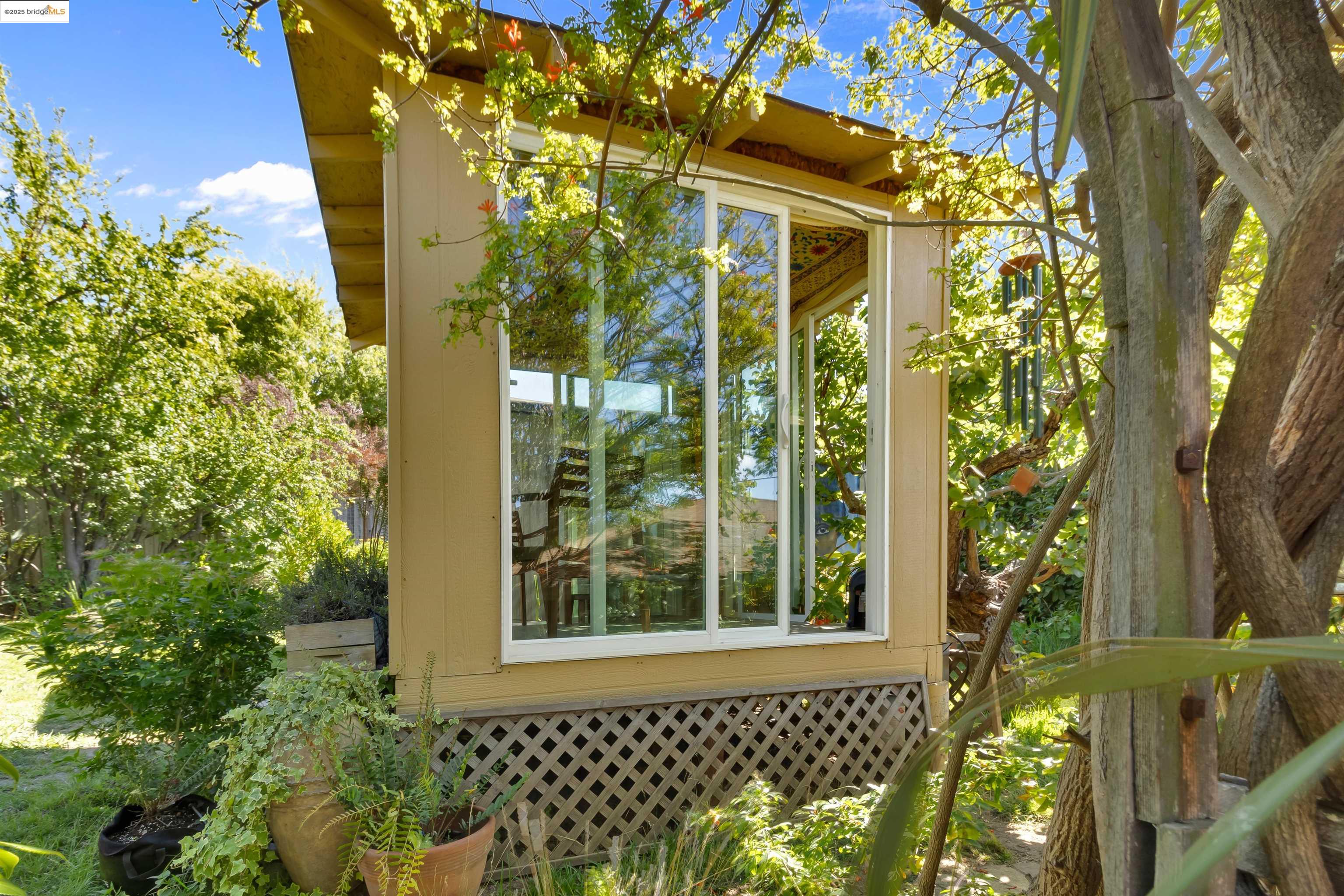 Detail Gallery Image 38 of 42 For 7415 Circle Hill Dr, Oakland,  CA 94605 - 2 Beds | 1 Baths