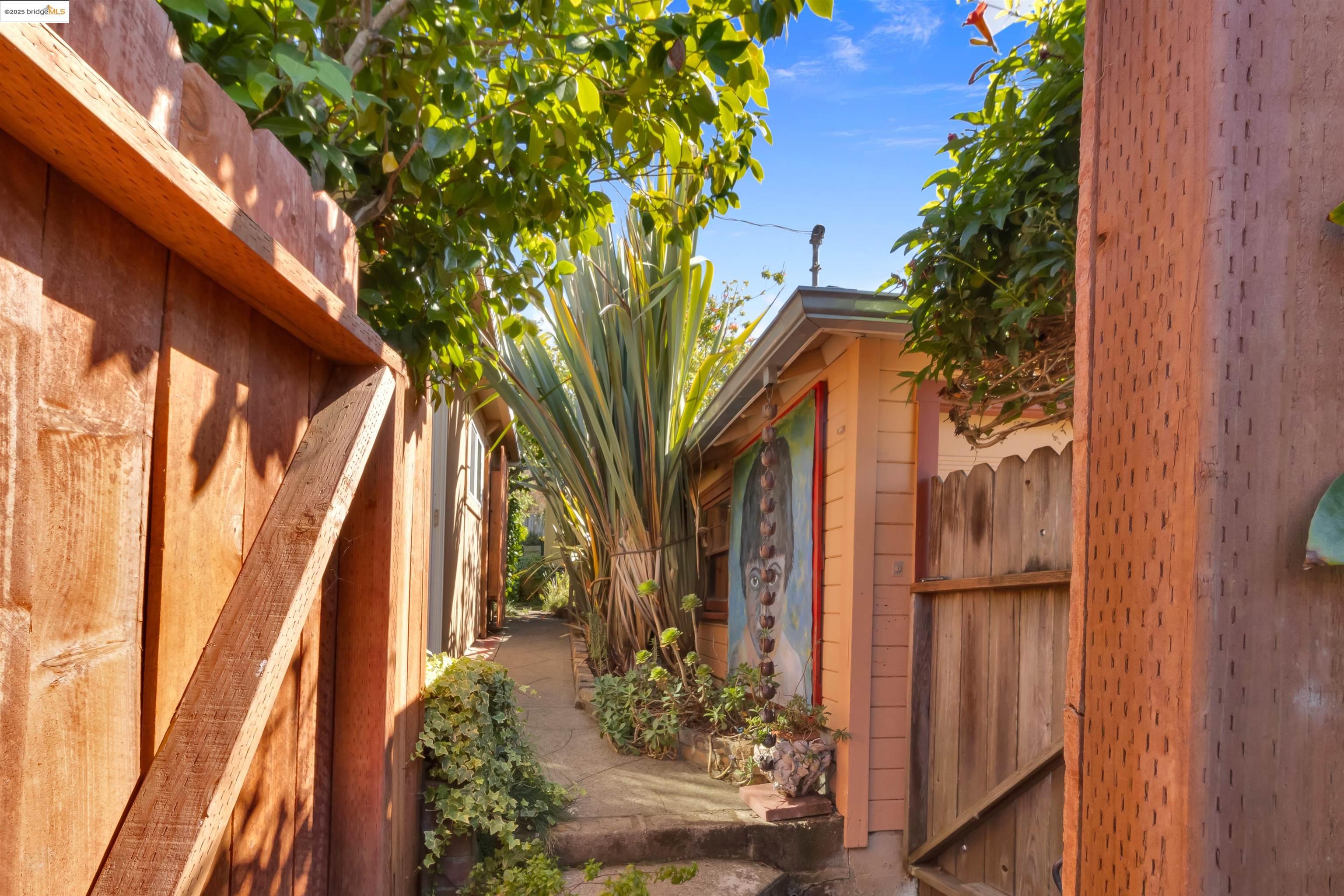 Detail Gallery Image 39 of 42 For 7415 Circle Hill Dr, Oakland,  CA 94605 - 2 Beds | 1 Baths