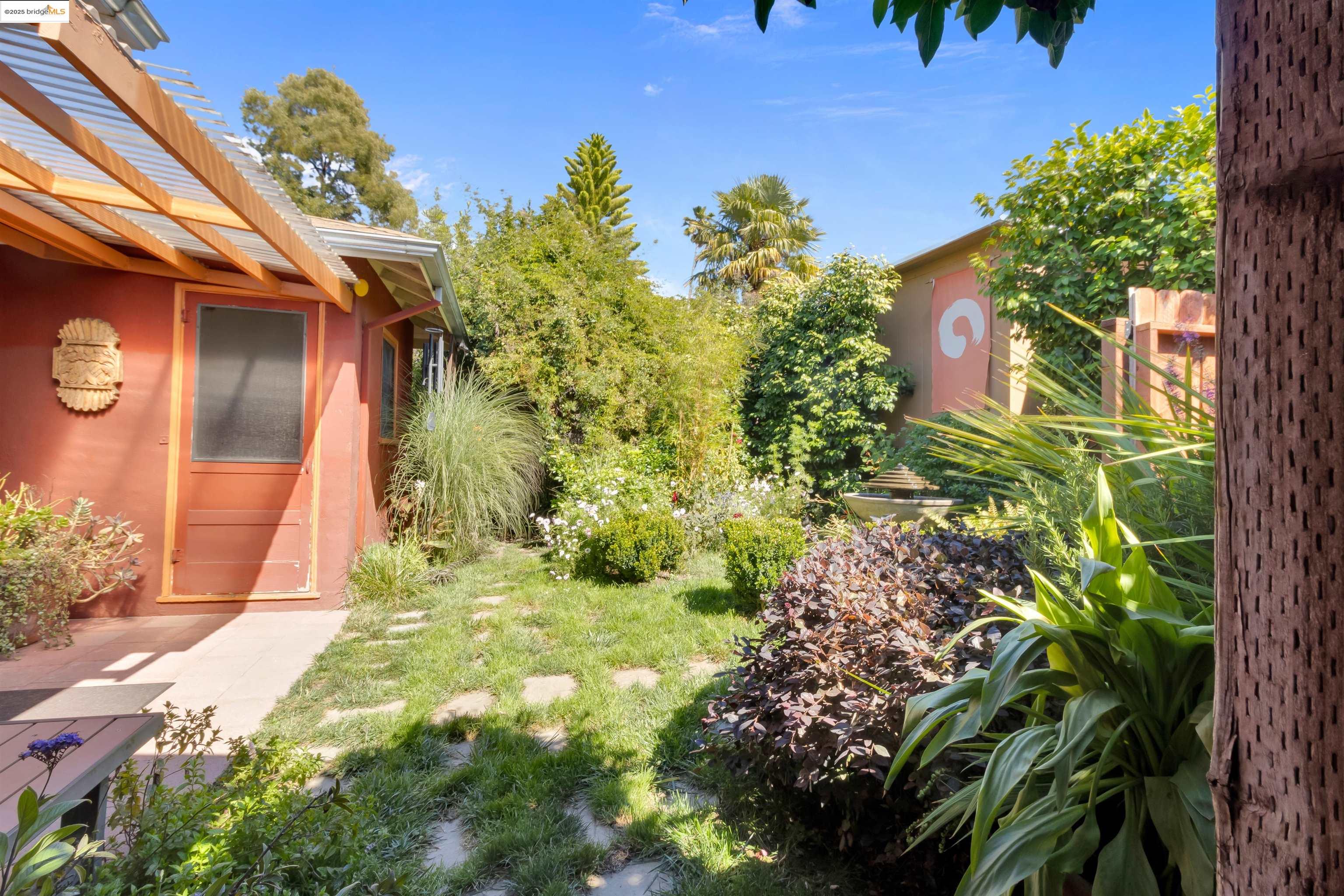 Detail Gallery Image 40 of 42 For 7415 Circle Hill Dr, Oakland,  CA 94605 - 2 Beds | 1 Baths