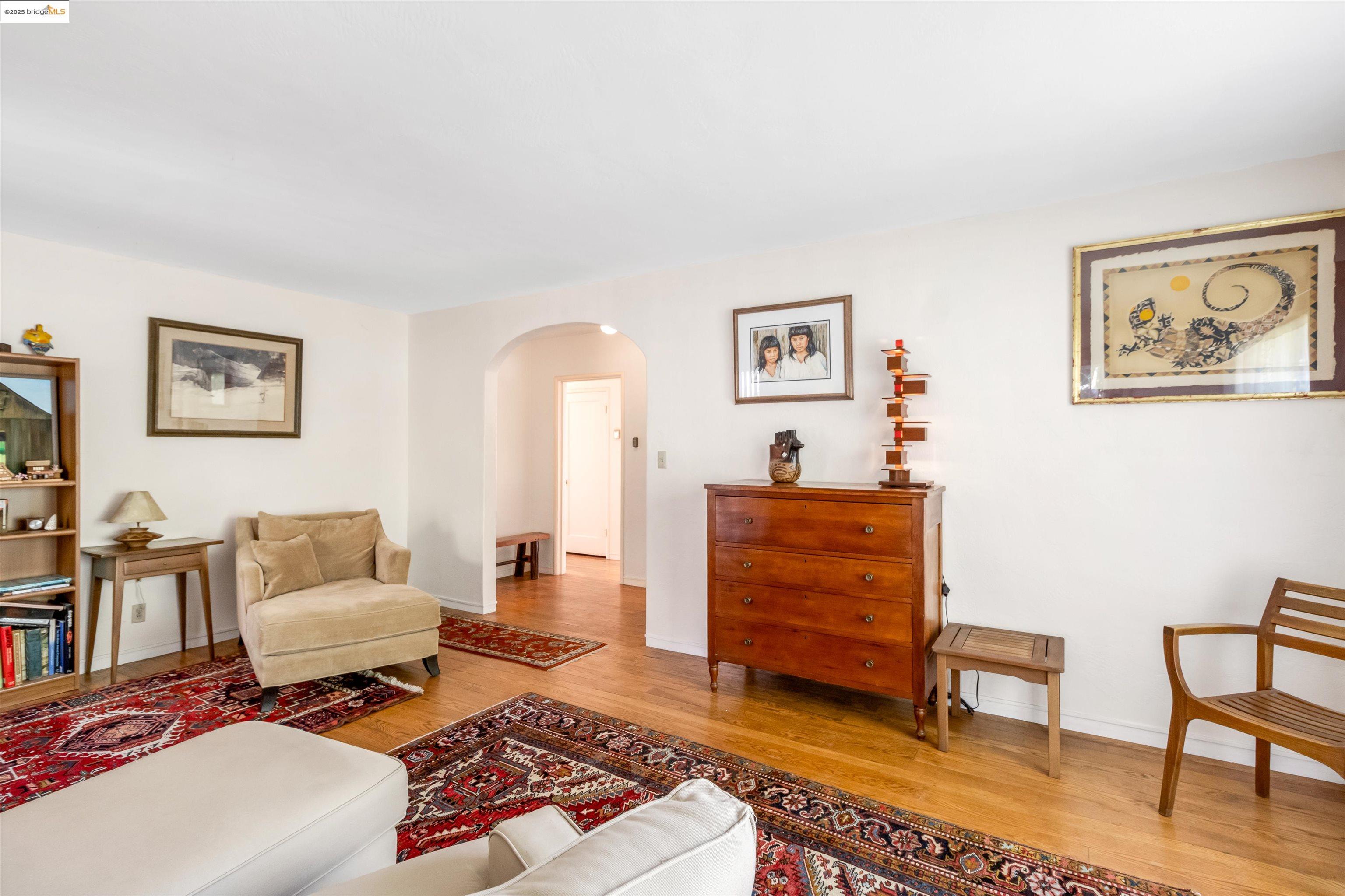 Detail Gallery Image 6 of 42 For 7415 Circle Hill Dr, Oakland,  CA 94605 - 2 Beds | 1 Baths