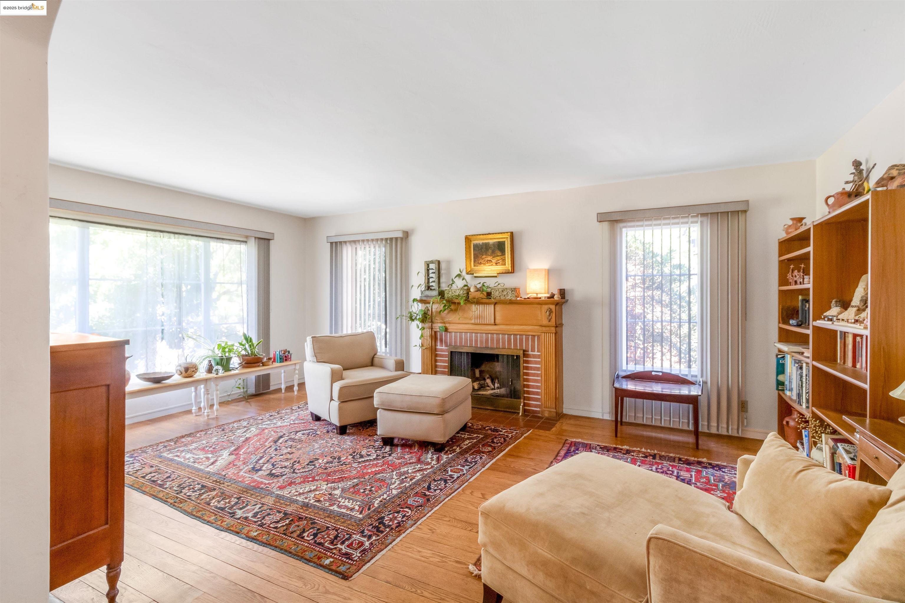 Detail Gallery Image 7 of 42 For 7415 Circle Hill Dr, Oakland,  CA 94605 - 2 Beds | 1 Baths
