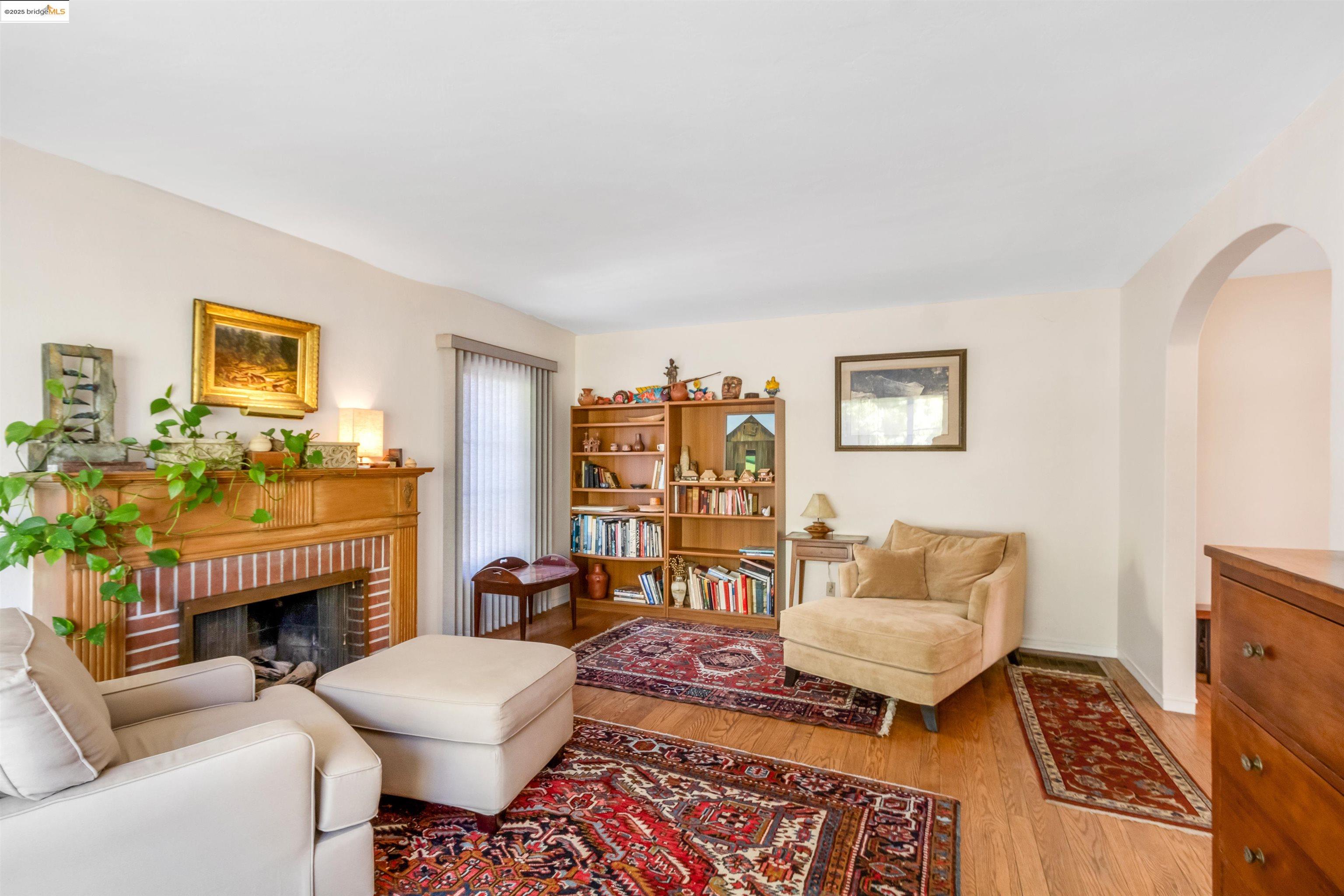 Detail Gallery Image 8 of 42 For 7415 Circle Hill Dr, Oakland,  CA 94605 - 2 Beds | 1 Baths
