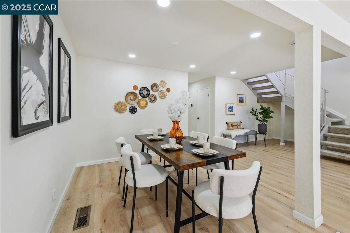 Detail Gallery Image 11 of 27 For 144 Tweed Dr, Danville,  CA 94526 - 3 Beds | 3 Baths