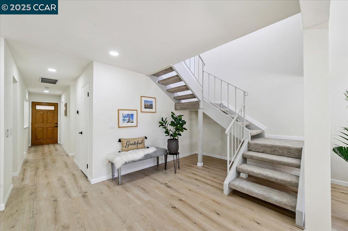 Detail Gallery Image 12 of 27 For 144 Tweed Dr, Danville,  CA 94526 - 3 Beds | 3 Baths