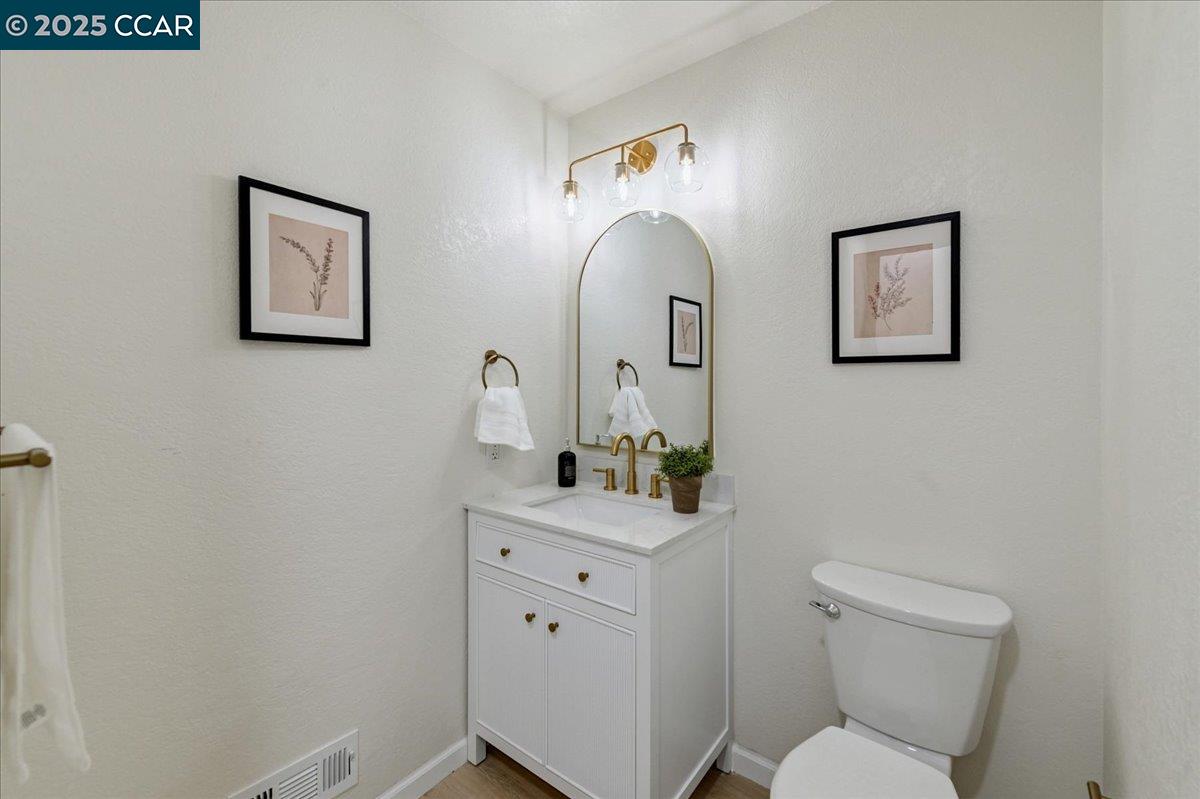 Detail Gallery Image 14 of 27 For 144 Tweed Dr, Danville,  CA 94526 - 3 Beds | 3 Baths