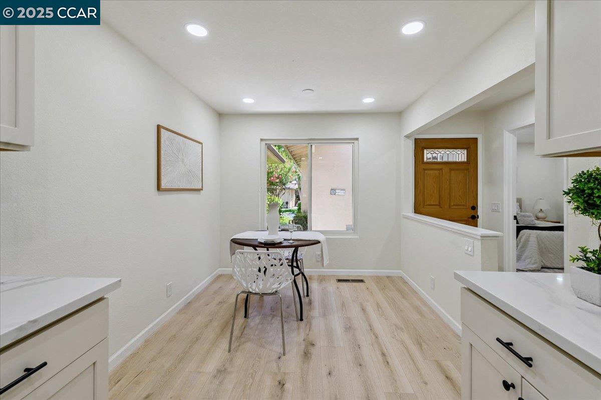 Detail Gallery Image 5 of 27 For 144 Tweed Dr, Danville,  CA 94526 - 3 Beds | 3 Baths