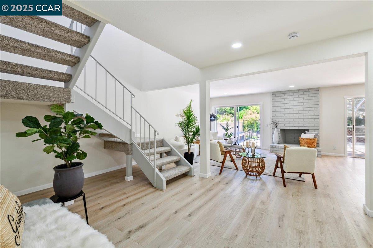 Detail Gallery Image 6 of 27 For 144 Tweed Dr, Danville,  CA 94526 - 3 Beds | 3 Baths