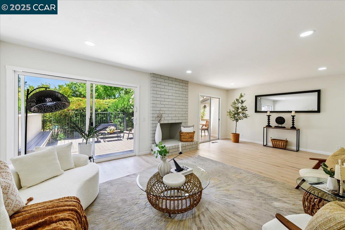 Detail Gallery Image 8 of 27 For 144 Tweed Dr, Danville,  CA 94526 - 3 Beds | 3 Baths
