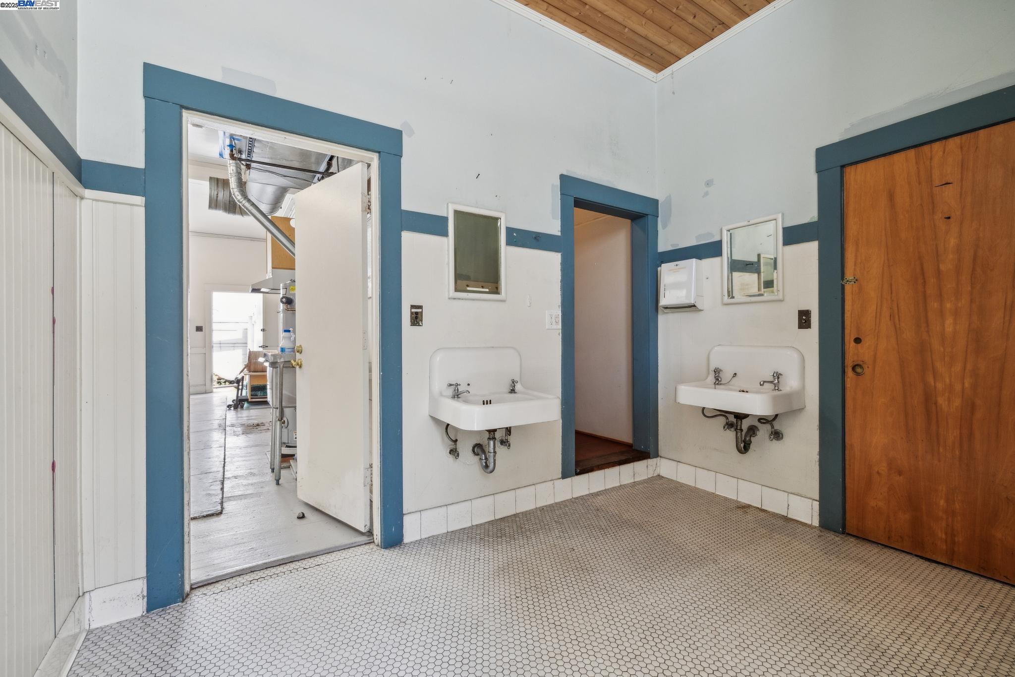 Detail Gallery Image 13 of 42 For 2500 Market Street, Oakland,  CA 94607 - – Beds | – Baths