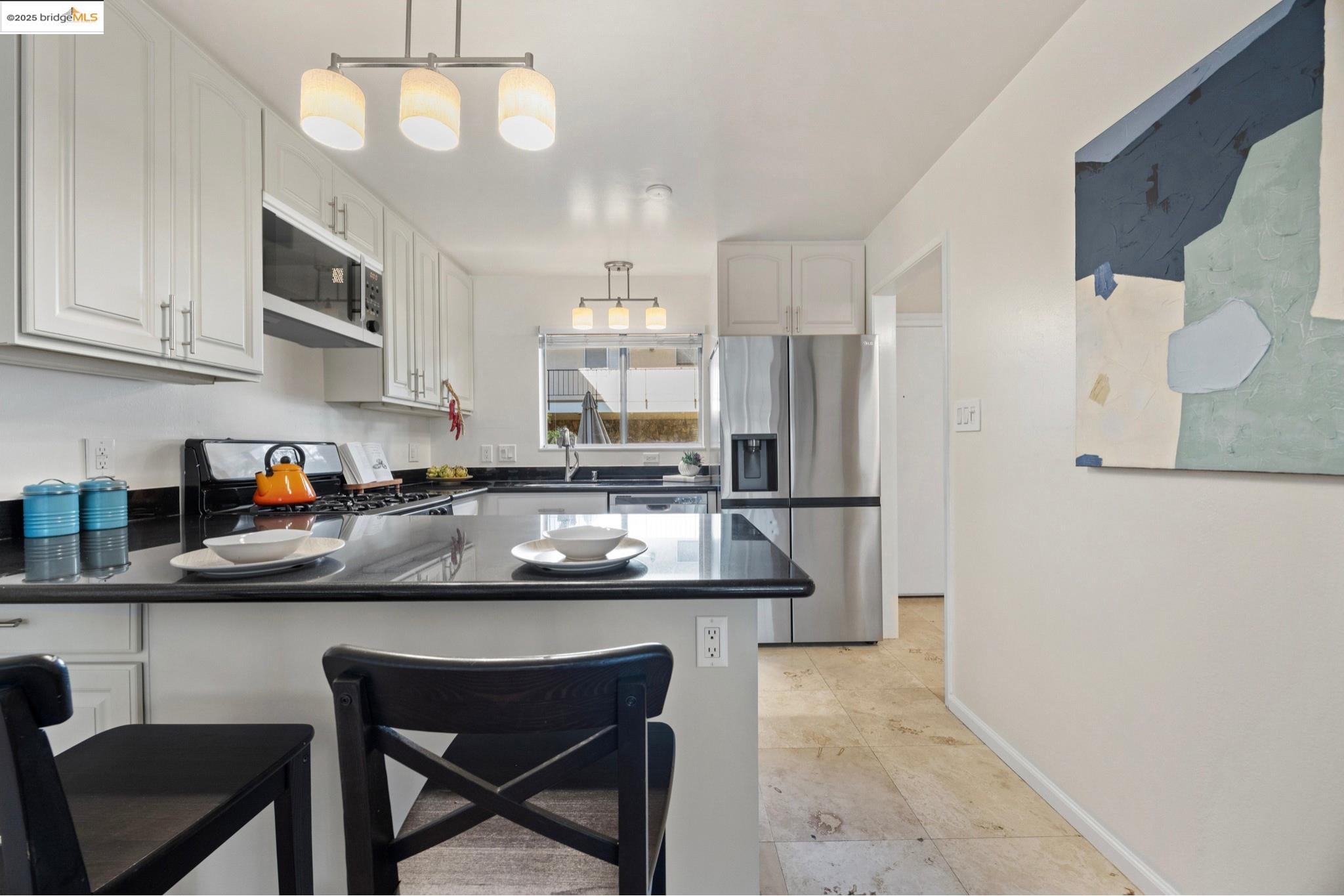 Detail Gallery Image 13 of 48 For 1701 Central Ave #E,  Alameda,  CA 94501 - 2 Beds | 1 Baths