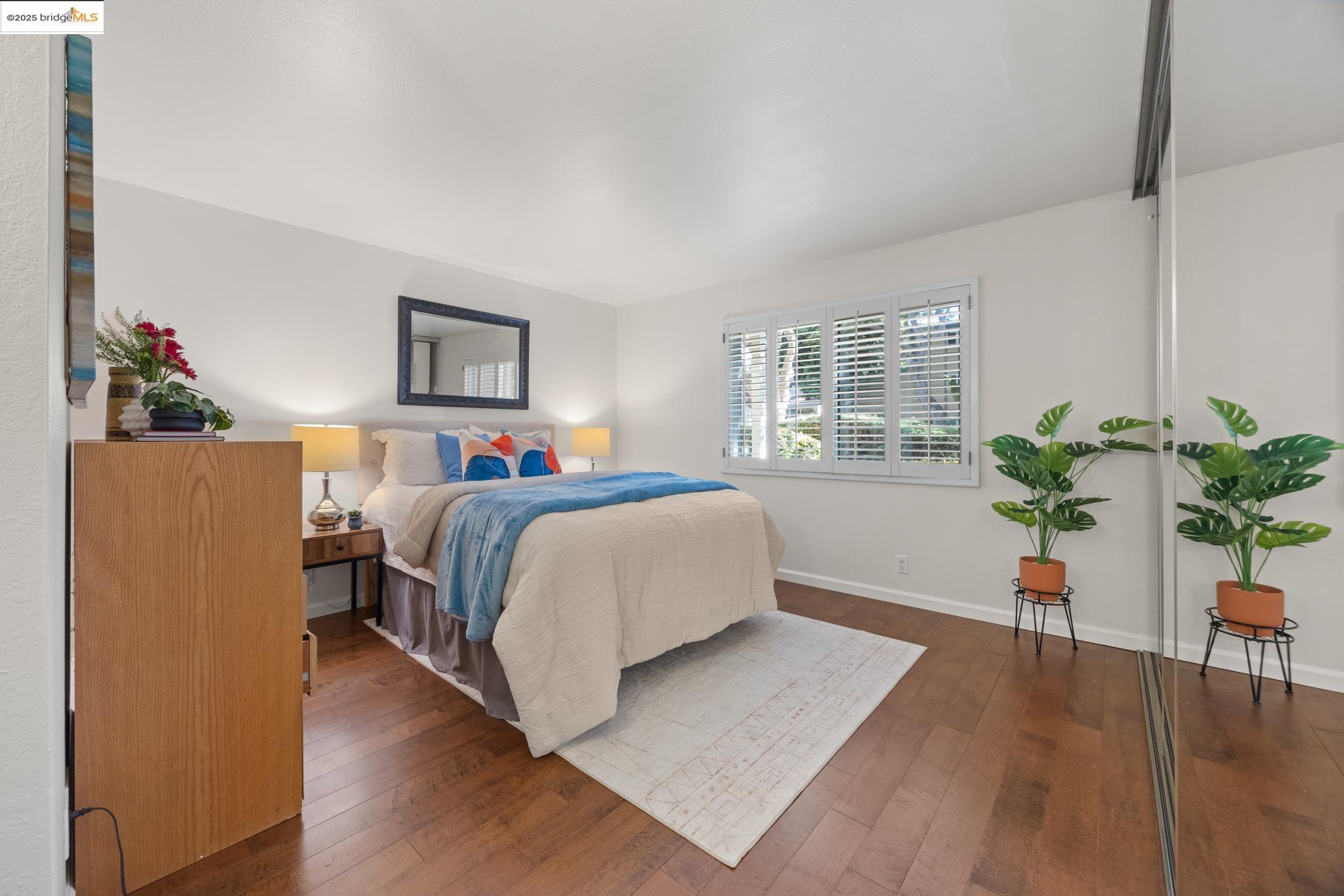 Detail Gallery Image 16 of 48 For 1701 Central Ave #E,  Alameda,  CA 94501 - 2 Beds | 1 Baths