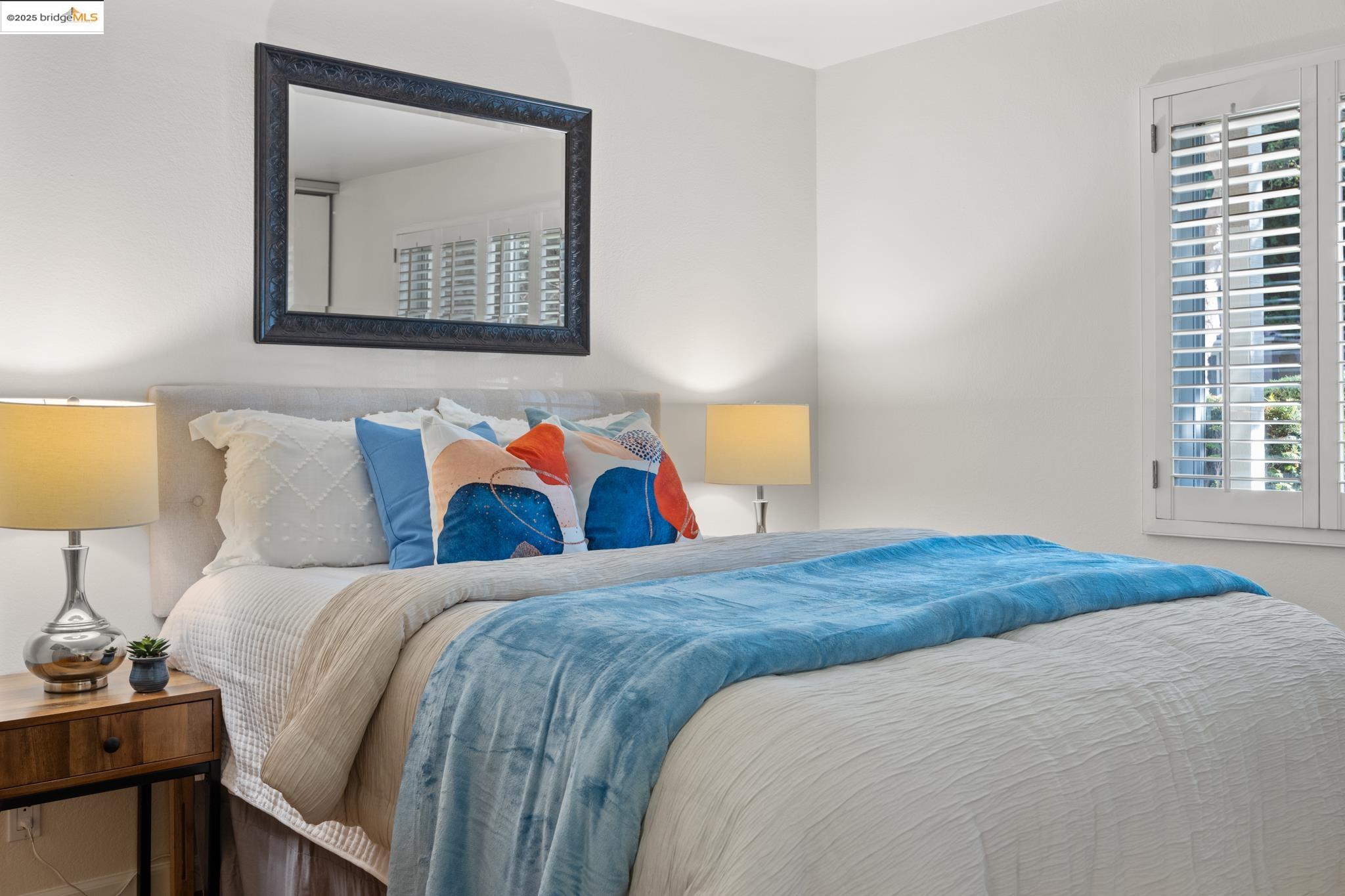 Detail Gallery Image 17 of 48 For 1701 Central Ave #E,  Alameda,  CA 94501 - 2 Beds | 1 Baths